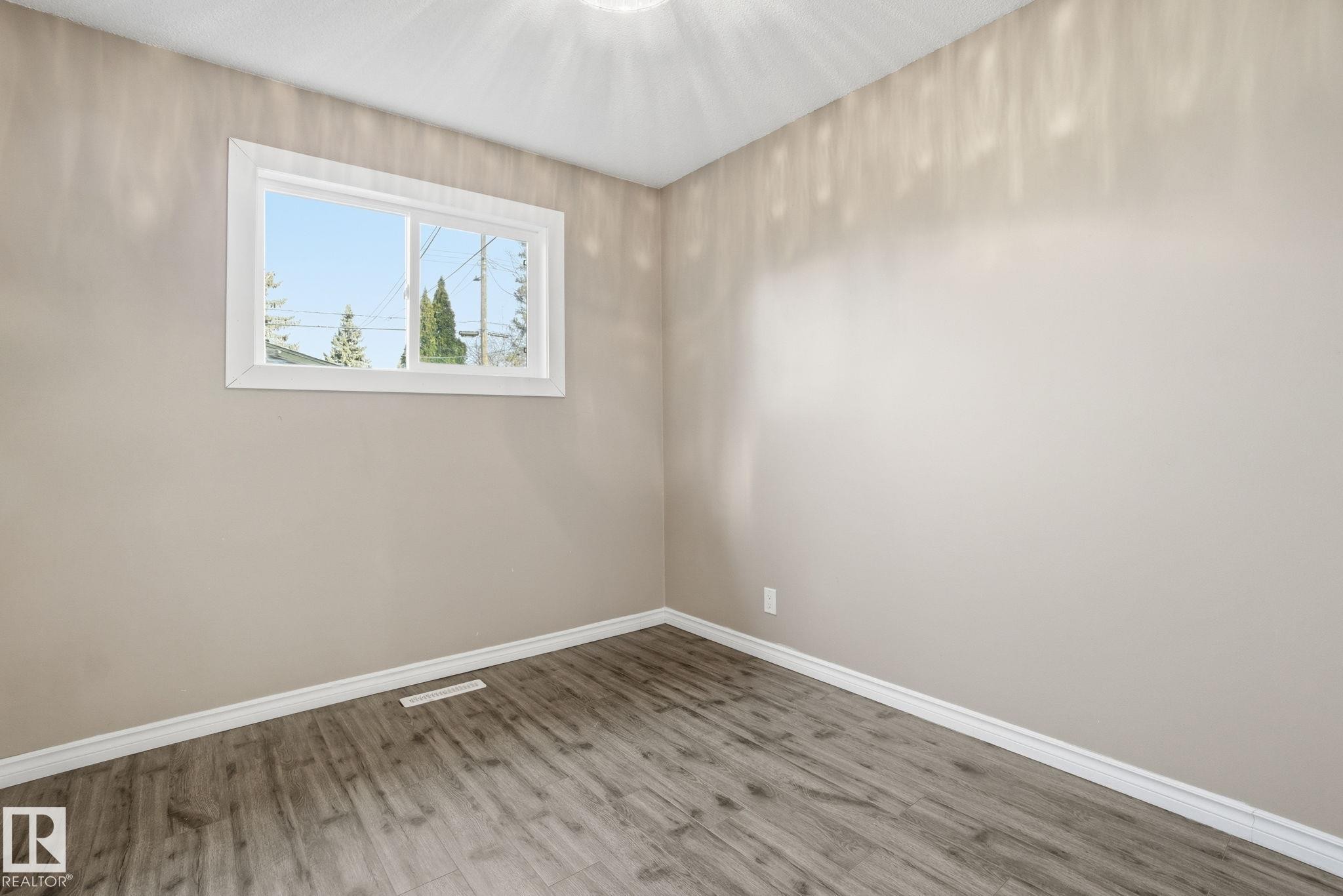 8064 Argyll Rd, Edmonton, AB - Indoor Photo Showing Other Room