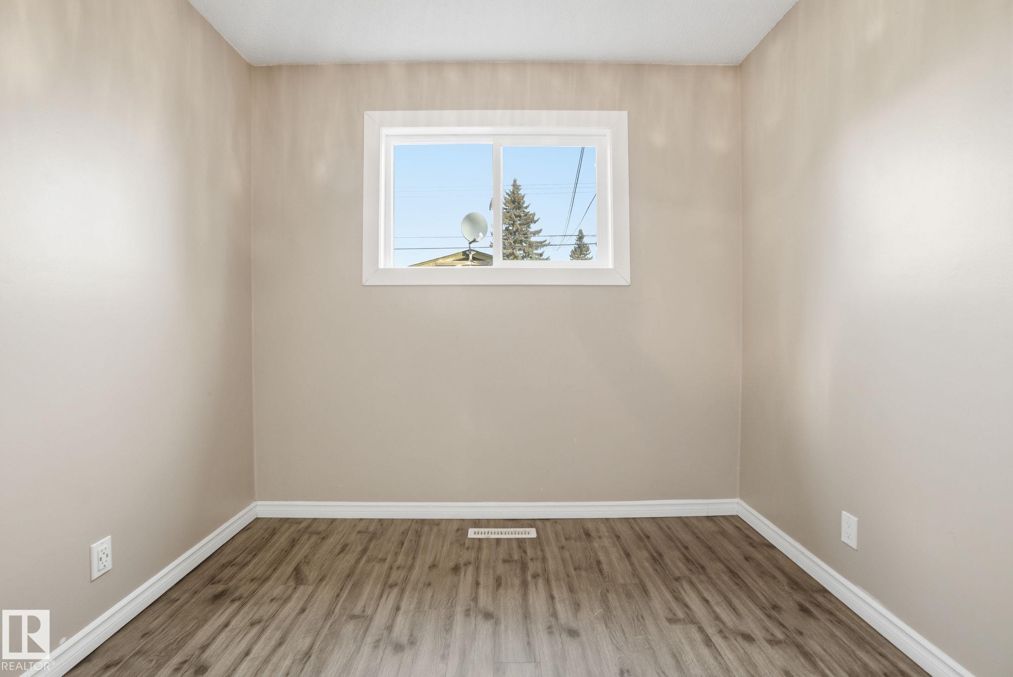 8064 Argyll Rd, Edmonton, AB - Indoor Photo Showing Other Room