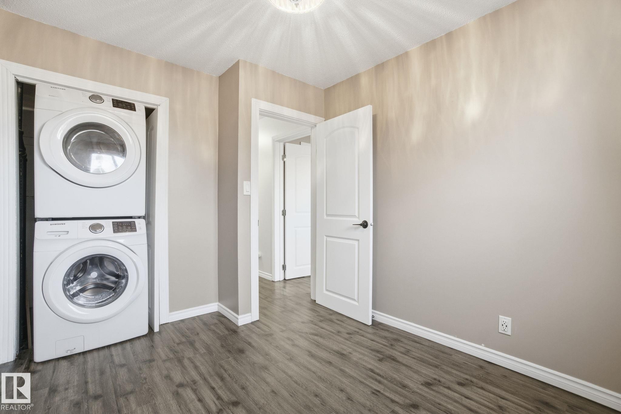 8064 Argyll Rd, Edmonton, AB - Indoor Photo Showing Laundry Room