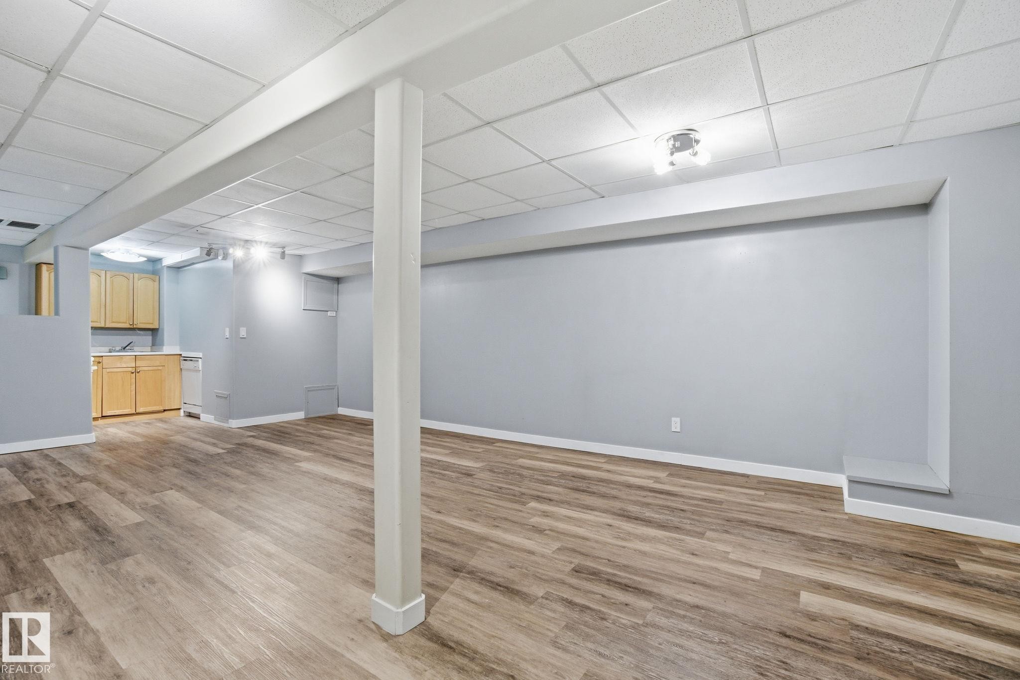 8064 Argyll Rd, Edmonton, AB - Indoor