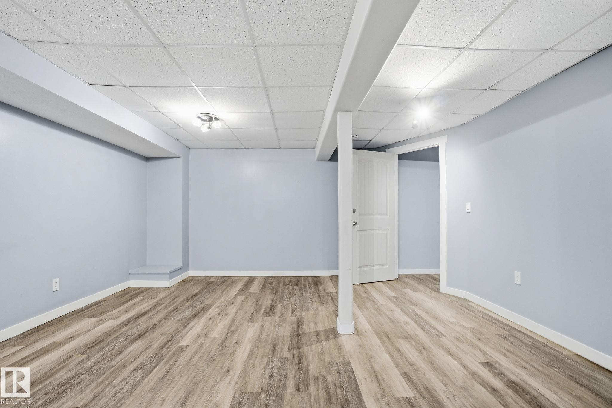 8064 Argyll Rd, Edmonton, AB - Indoor