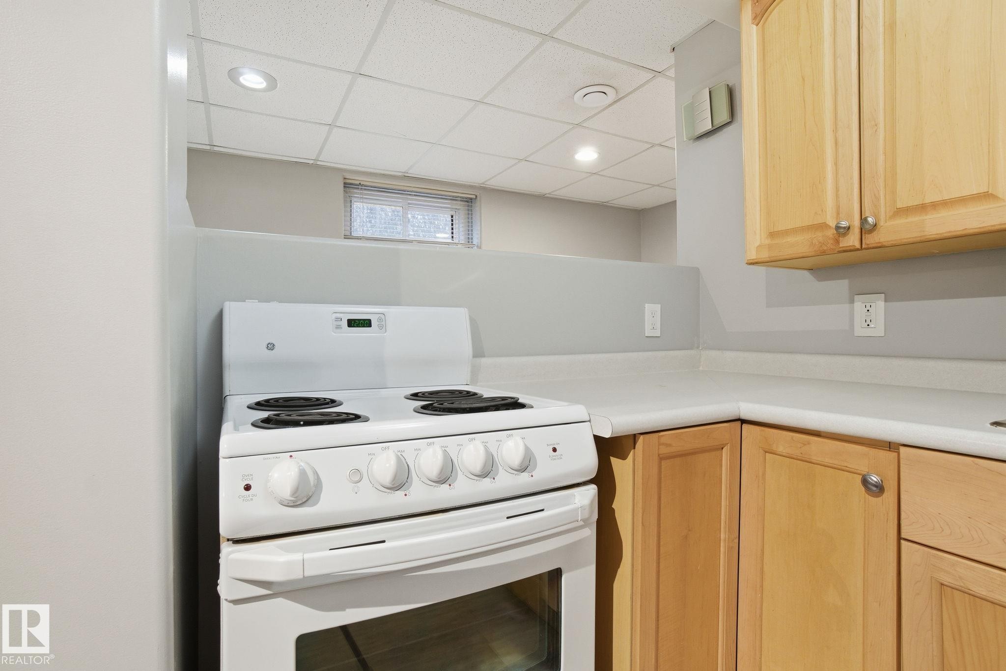 8064 Argyll Rd, Edmonton, AB - Indoor Photo Showing Kitchen