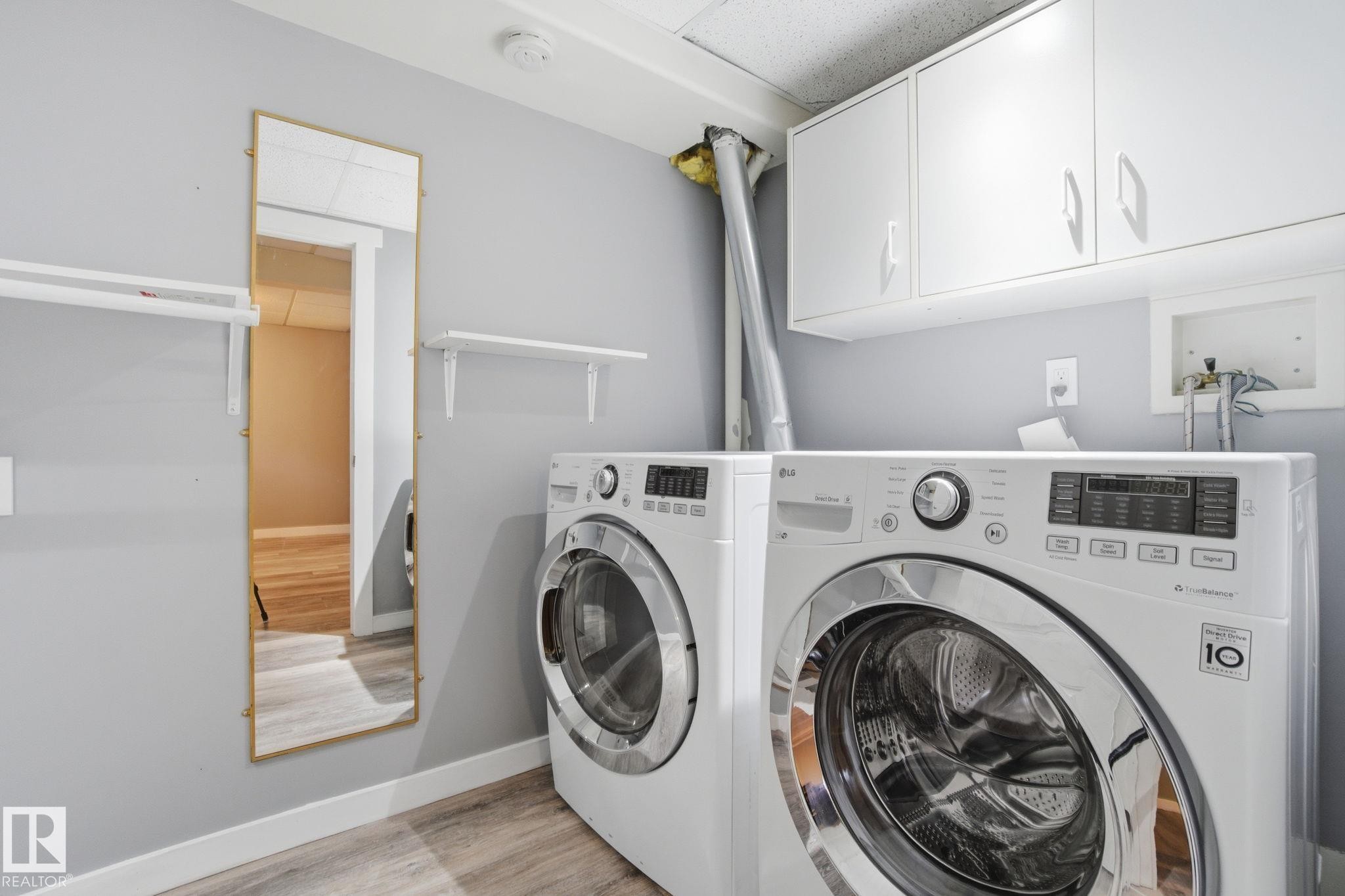 8064 Argyll Rd, Edmonton, AB - Indoor Photo Showing Laundry Room