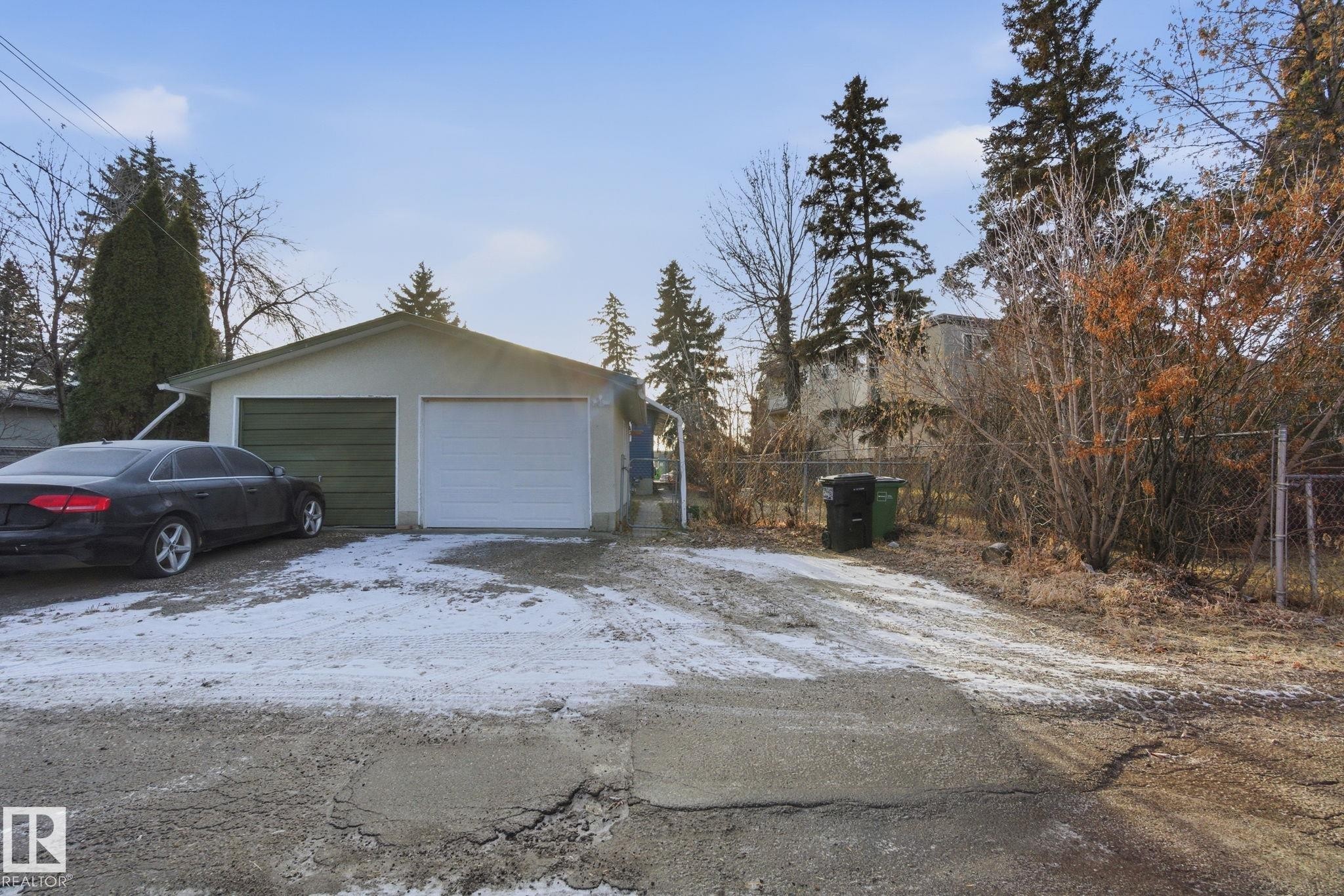 8064 Argyll Rd, Edmonton, AB - Outdoor
