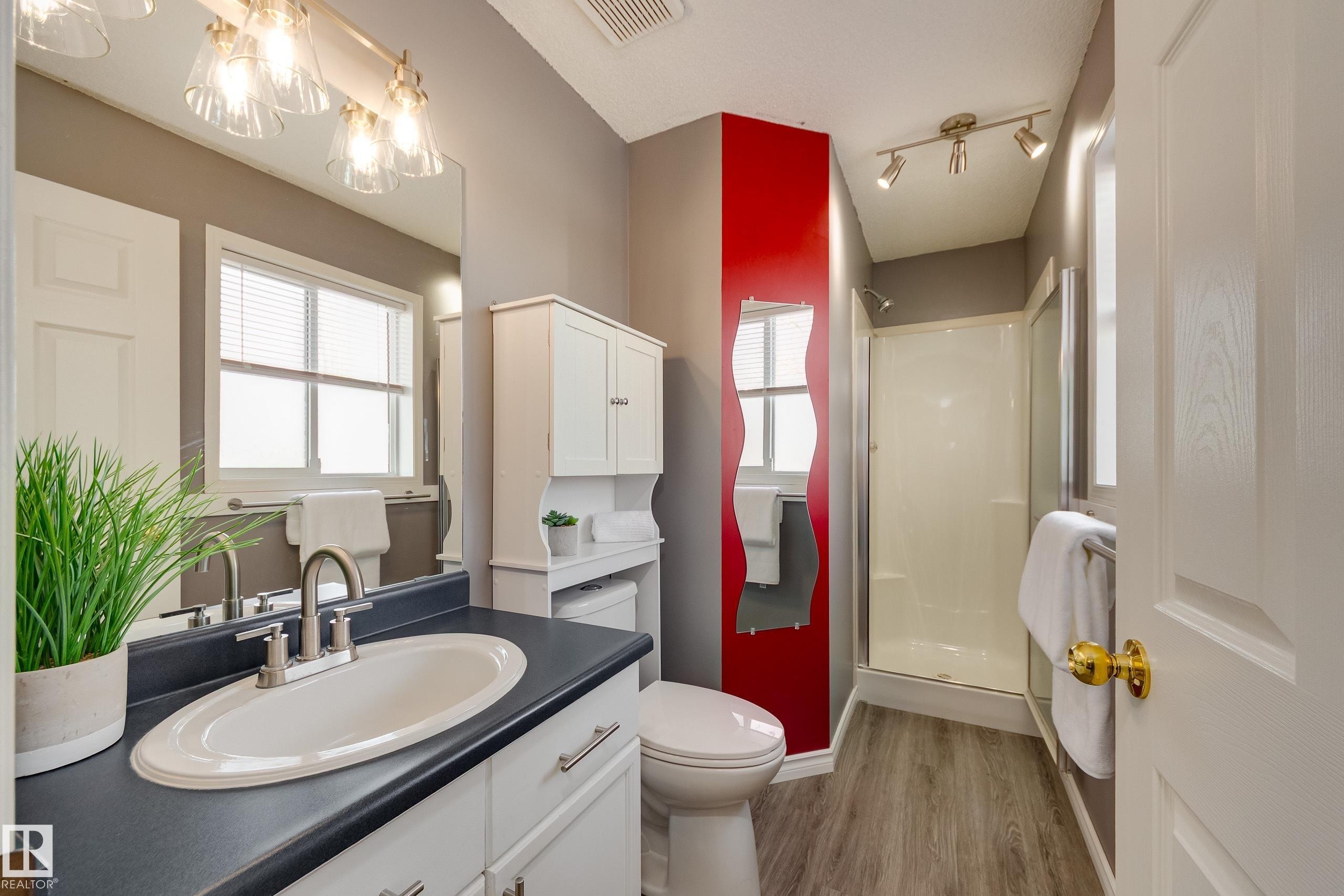 2844 40B Avenue, Edmonton, AB - Indoor Photo Showing Bathroom