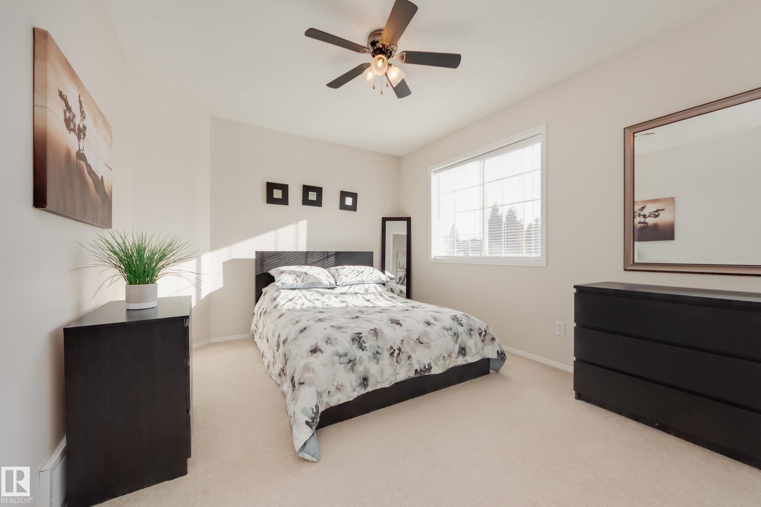 2844 40B Avenue, Edmonton, AB - Indoor Photo Showing Bedroom