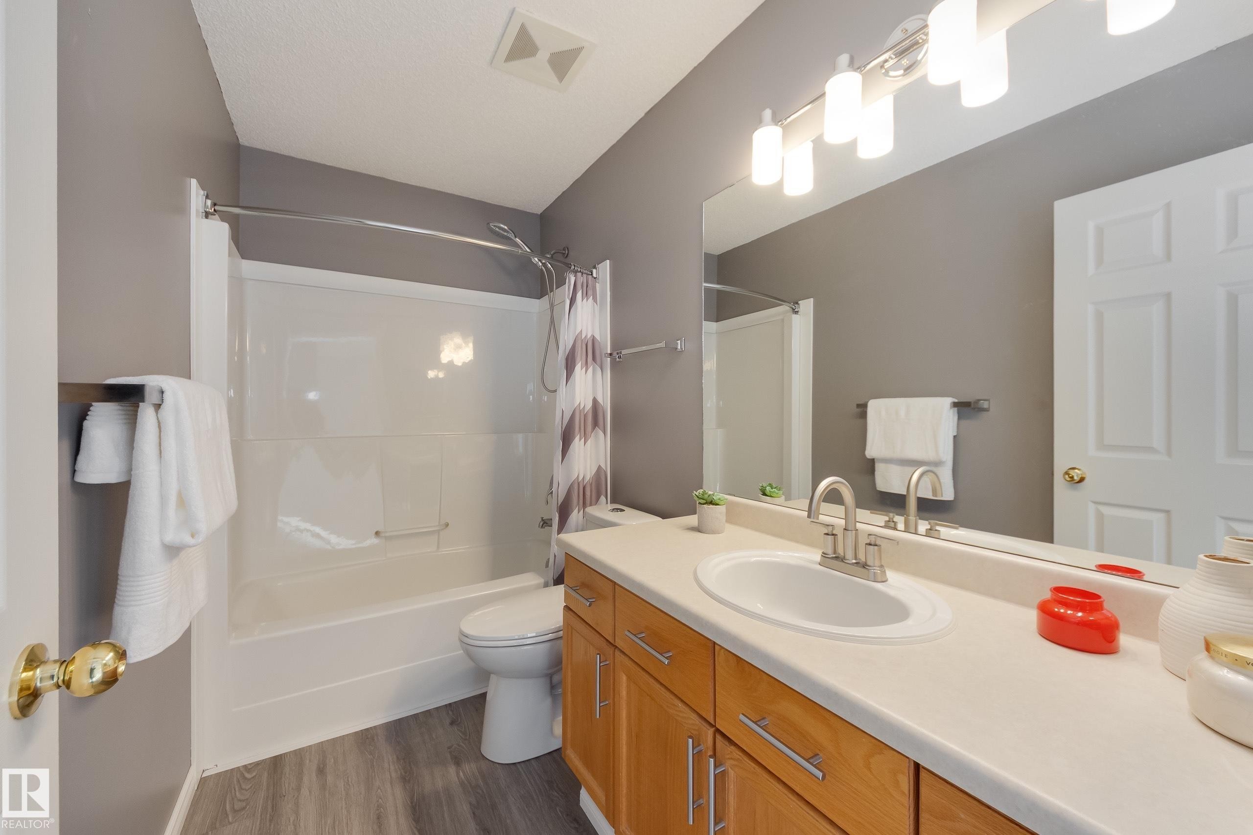 2844 40B Avenue, Edmonton, AB - Indoor Photo Showing Bathroom