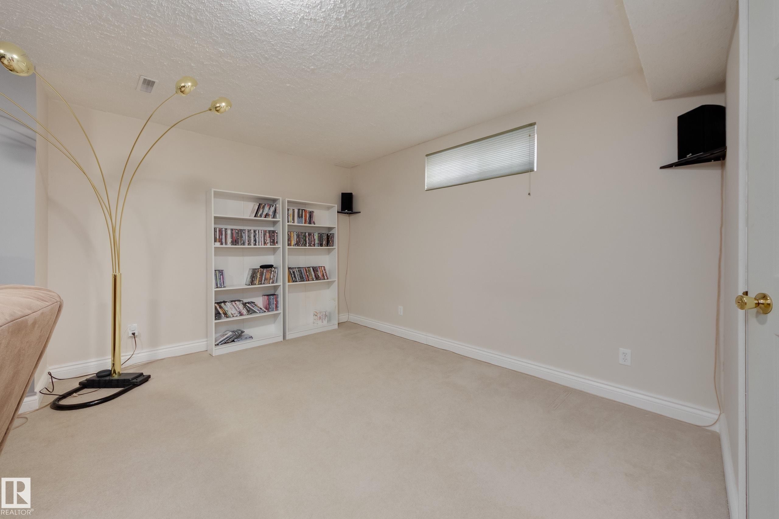 2844 40B Avenue, Edmonton, AB - Indoor Photo Showing Other Room