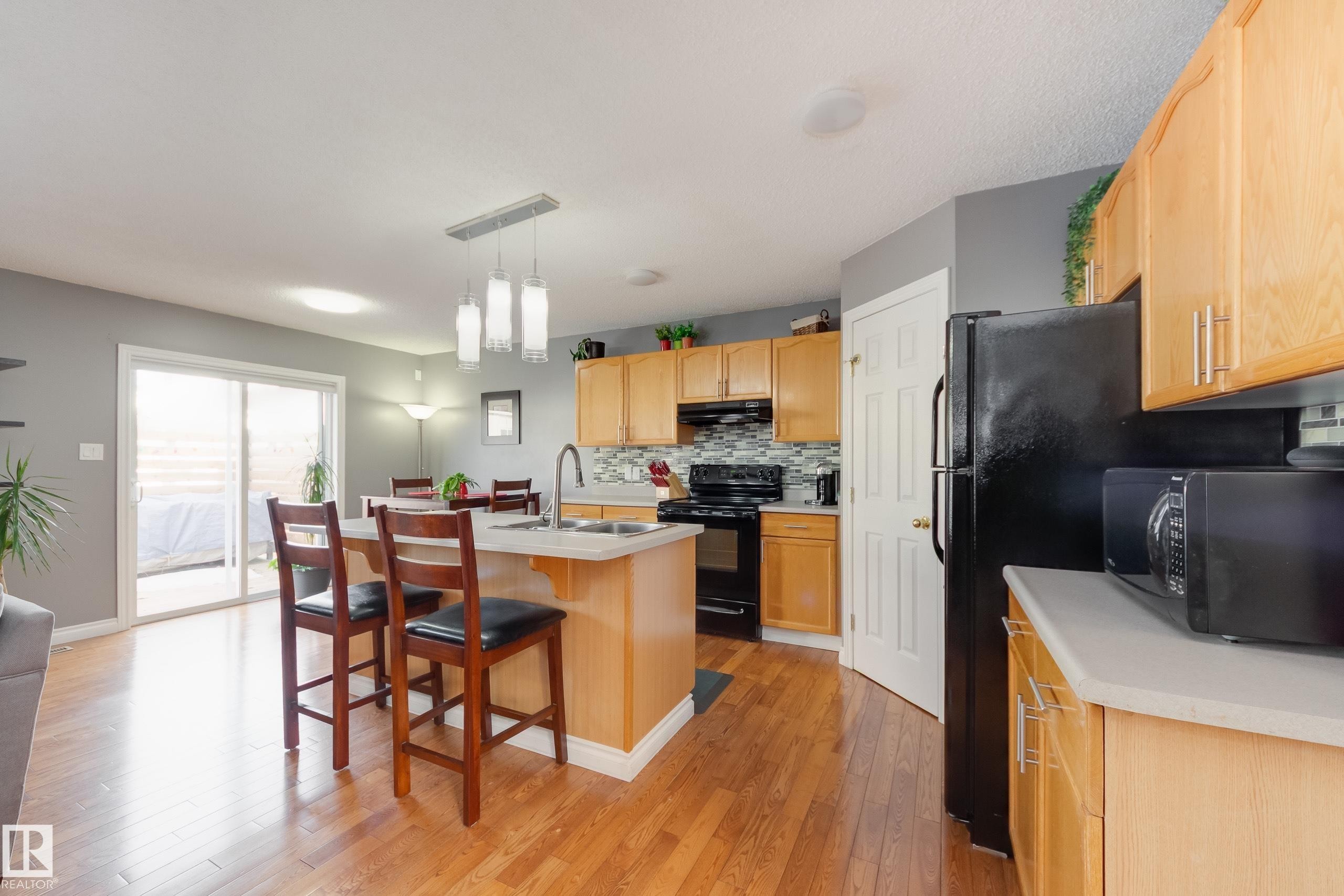 2844 40B Avenue, Edmonton, AB - Indoor Photo Showing Other Room