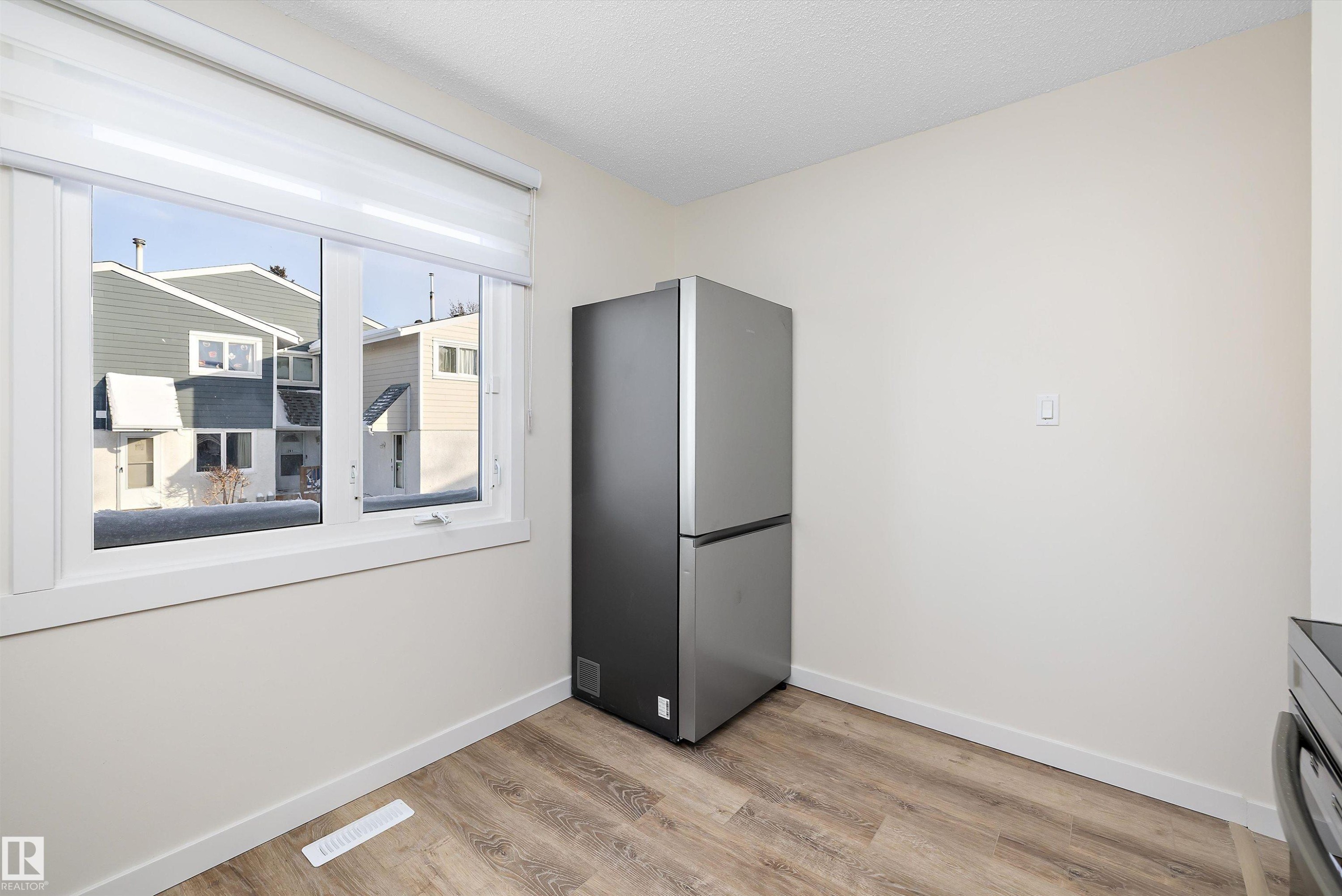 130 Callingwood Two, Edmonton, AB - Indoor Photo Showing Other Room