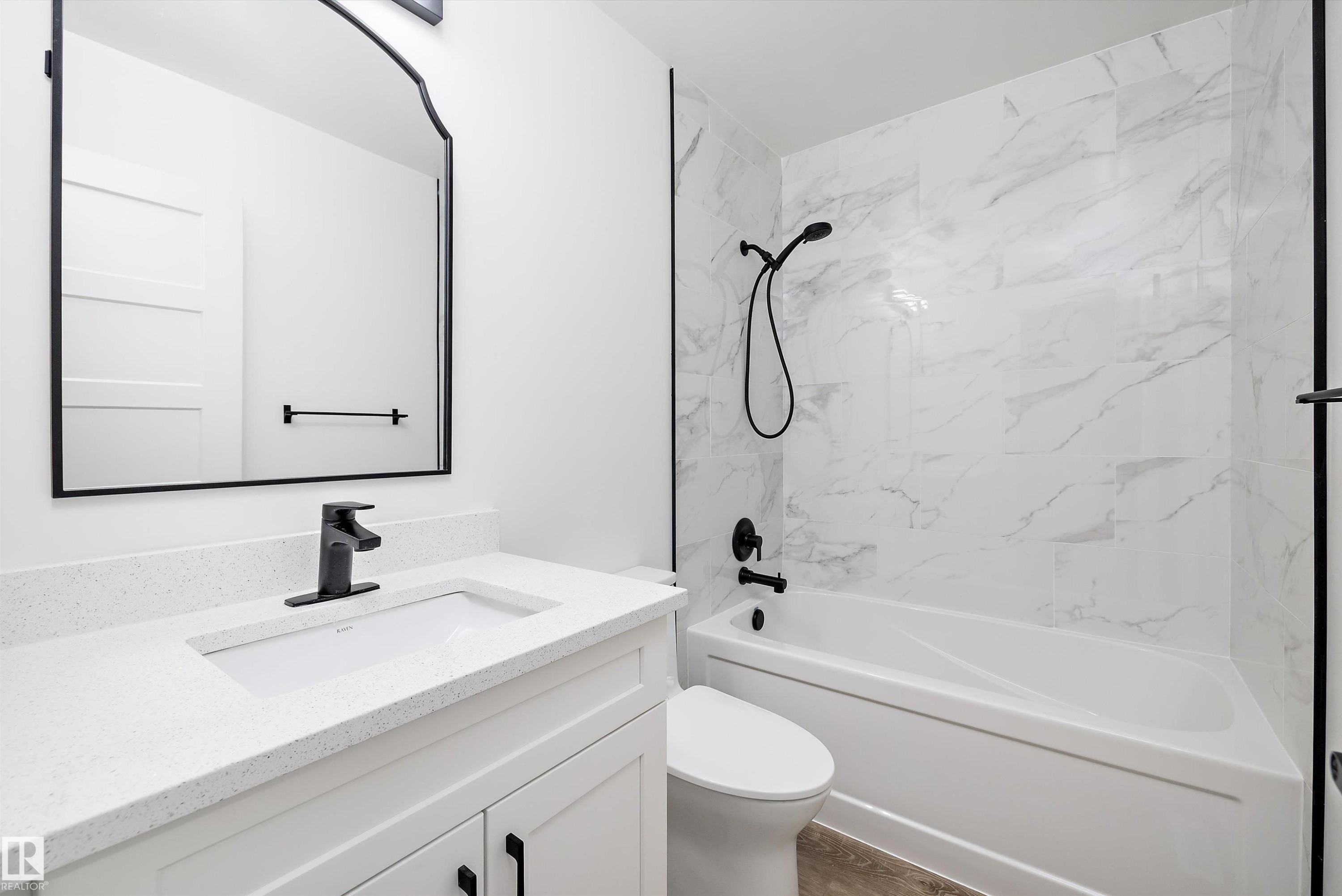 130 Callingwood Two, Edmonton, AB - Indoor Photo Showing Bathroom