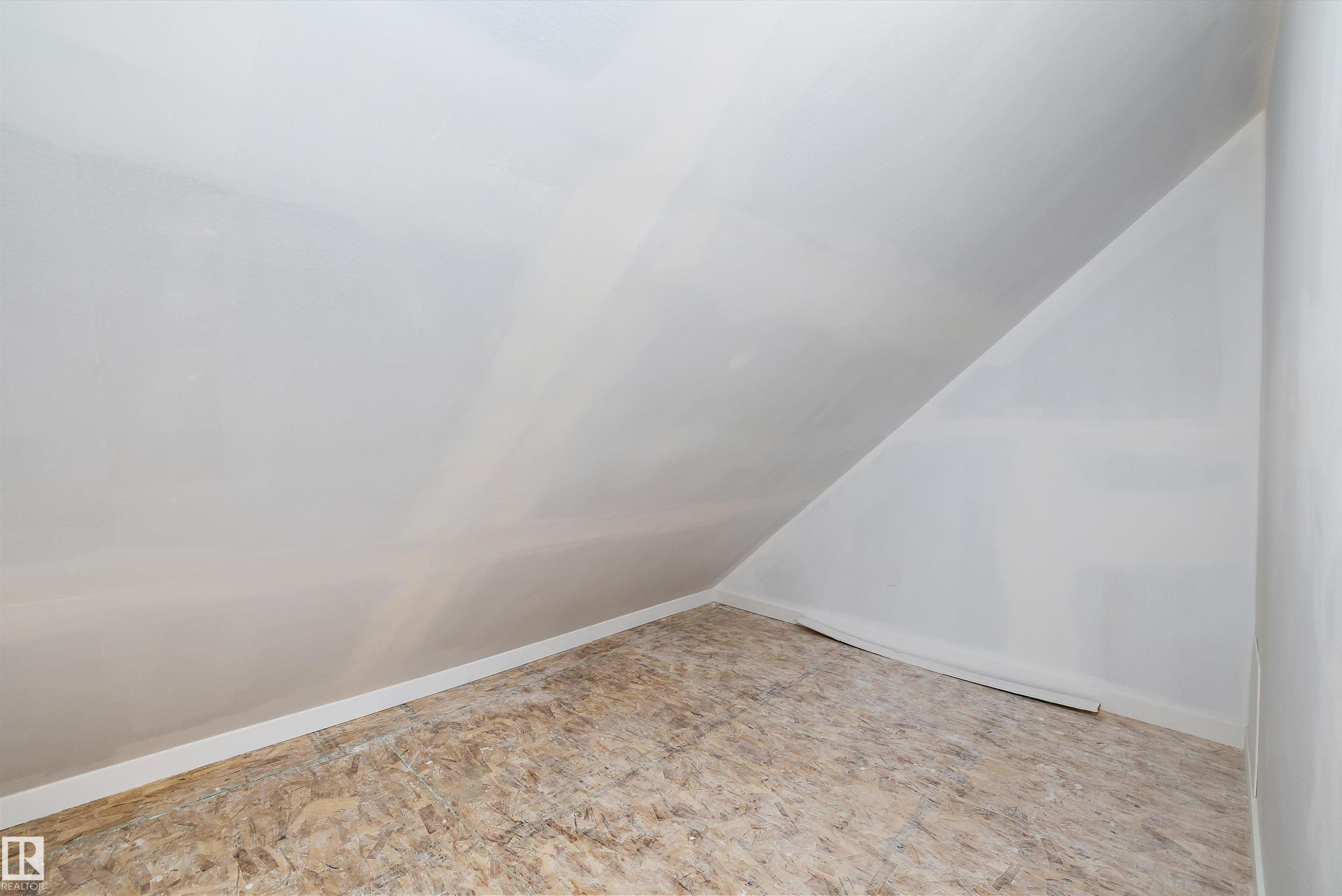 130 Callingwood Two, Edmonton, AB - Indoor Photo Showing Other Room