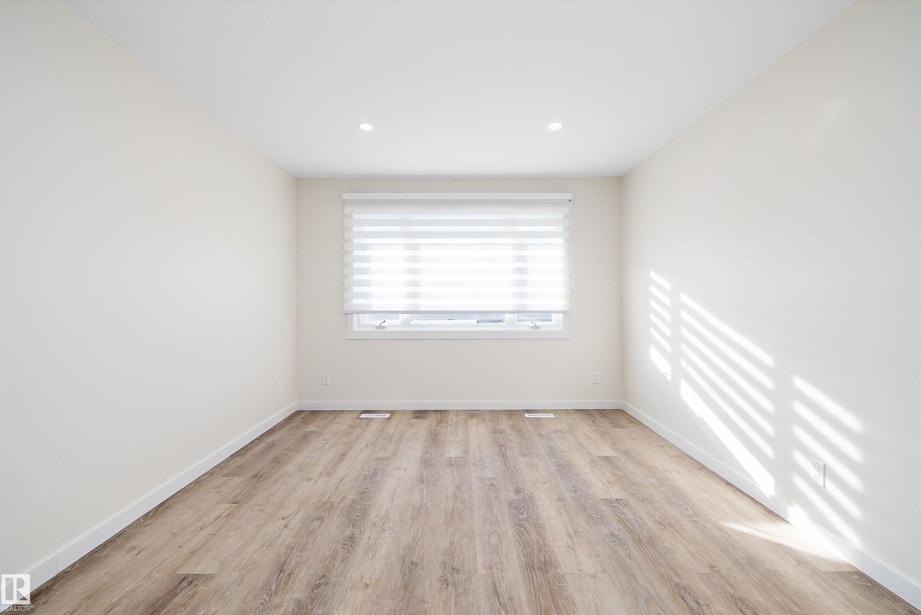 130 Callingwood Two, Edmonton, AB - Indoor Photo Showing Other Room