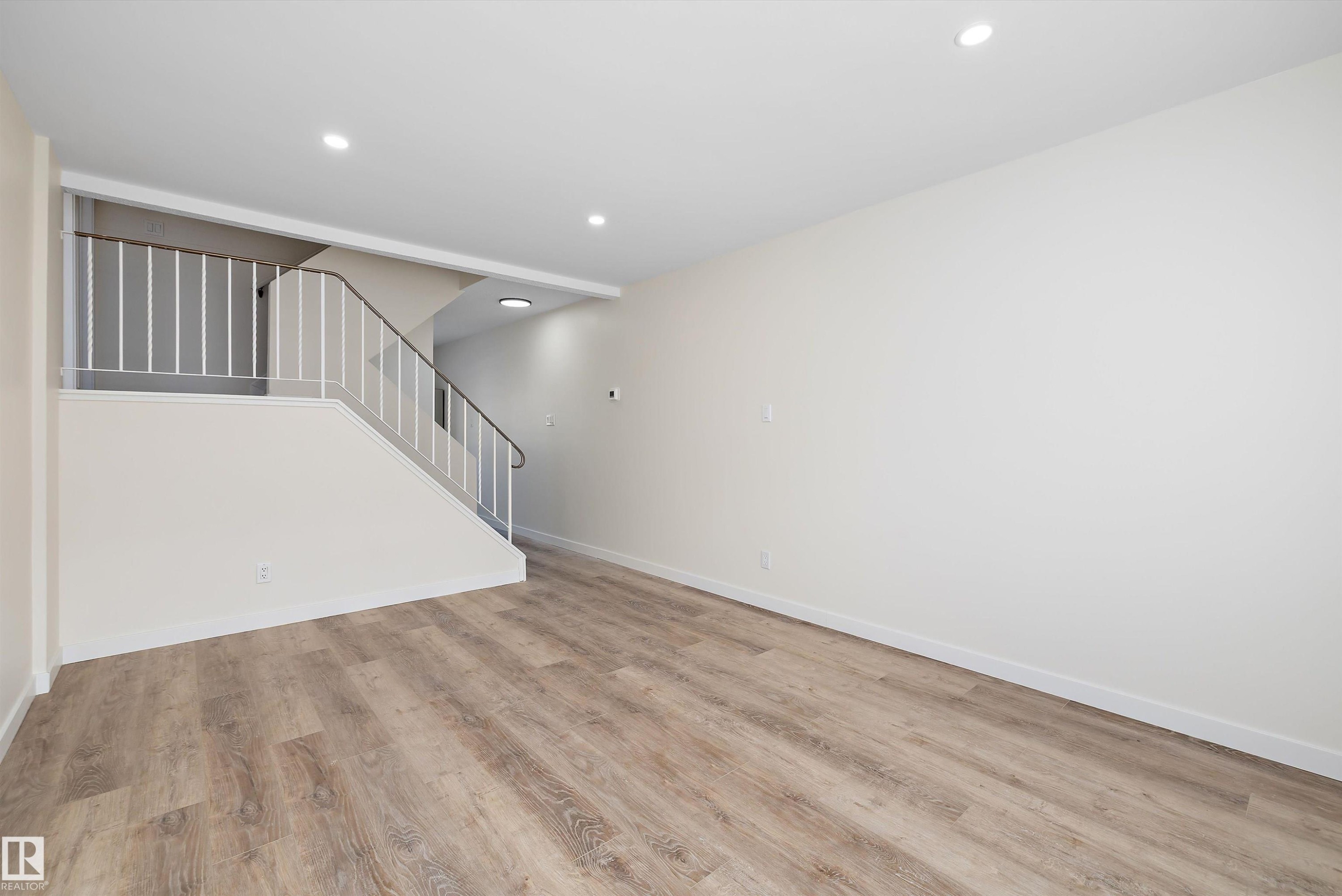 130 Callingwood Two, Edmonton, AB - Indoor Photo Showing Other Room