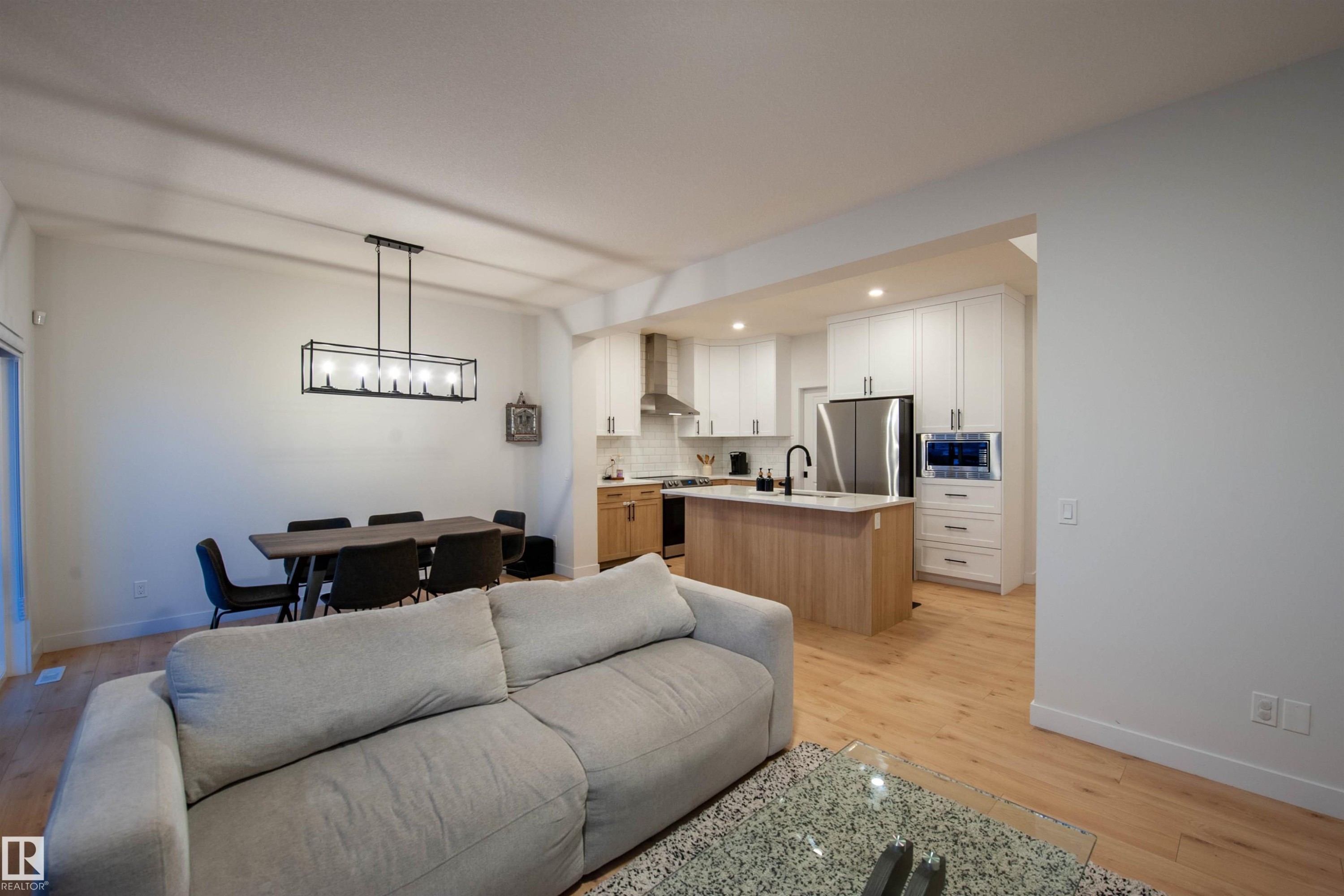 3453 Craig Landing, Edmonton, AB - Indoor Photo Showing Living Room