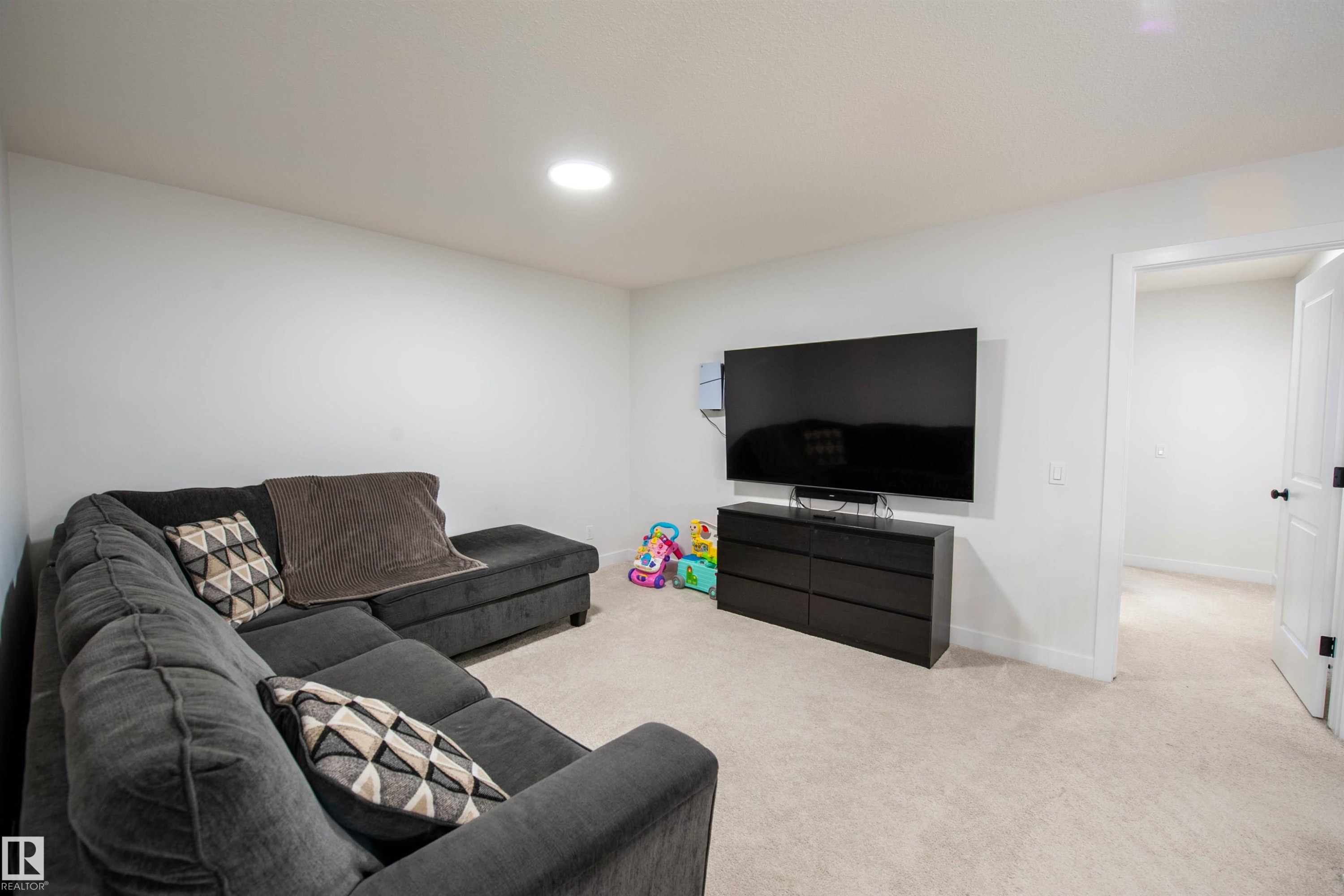 3453 Craig Landing, Edmonton, AB - Indoor Photo Showing Living Room