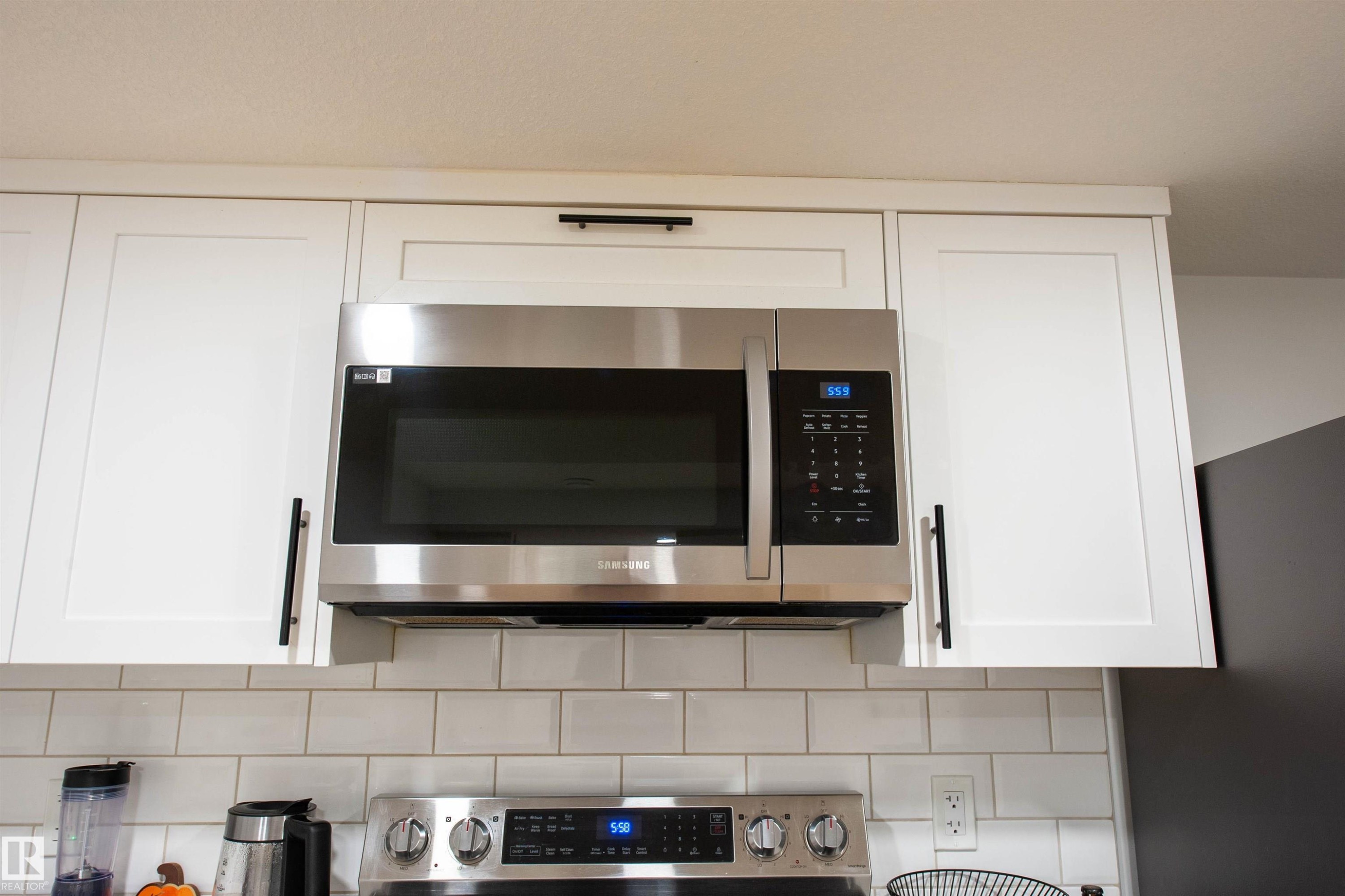 3453 Craig Landing, Edmonton, AB - Indoor Photo Showing Kitchen