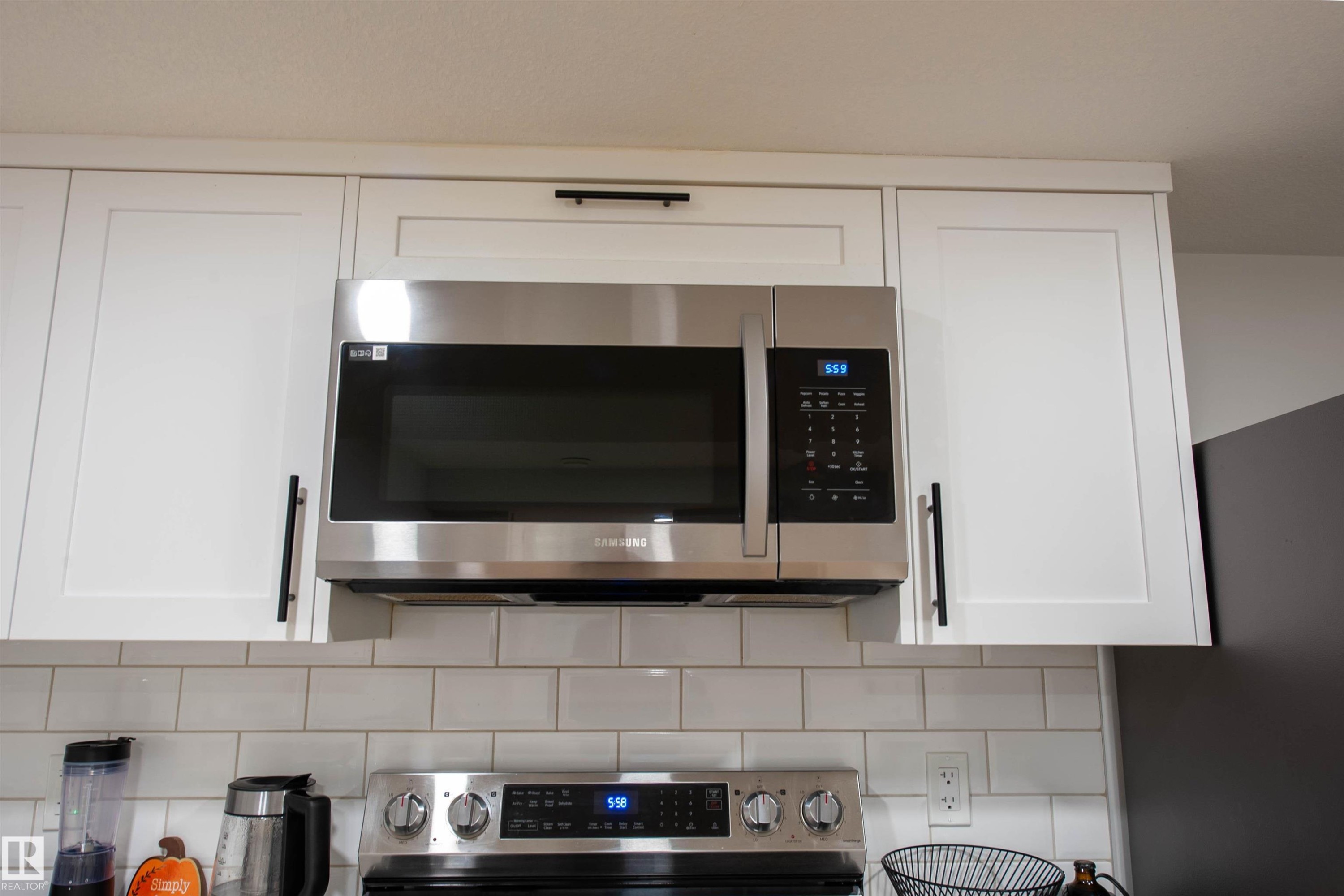 3453 Craig Landing, Edmonton, AB - Indoor Photo Showing Kitchen