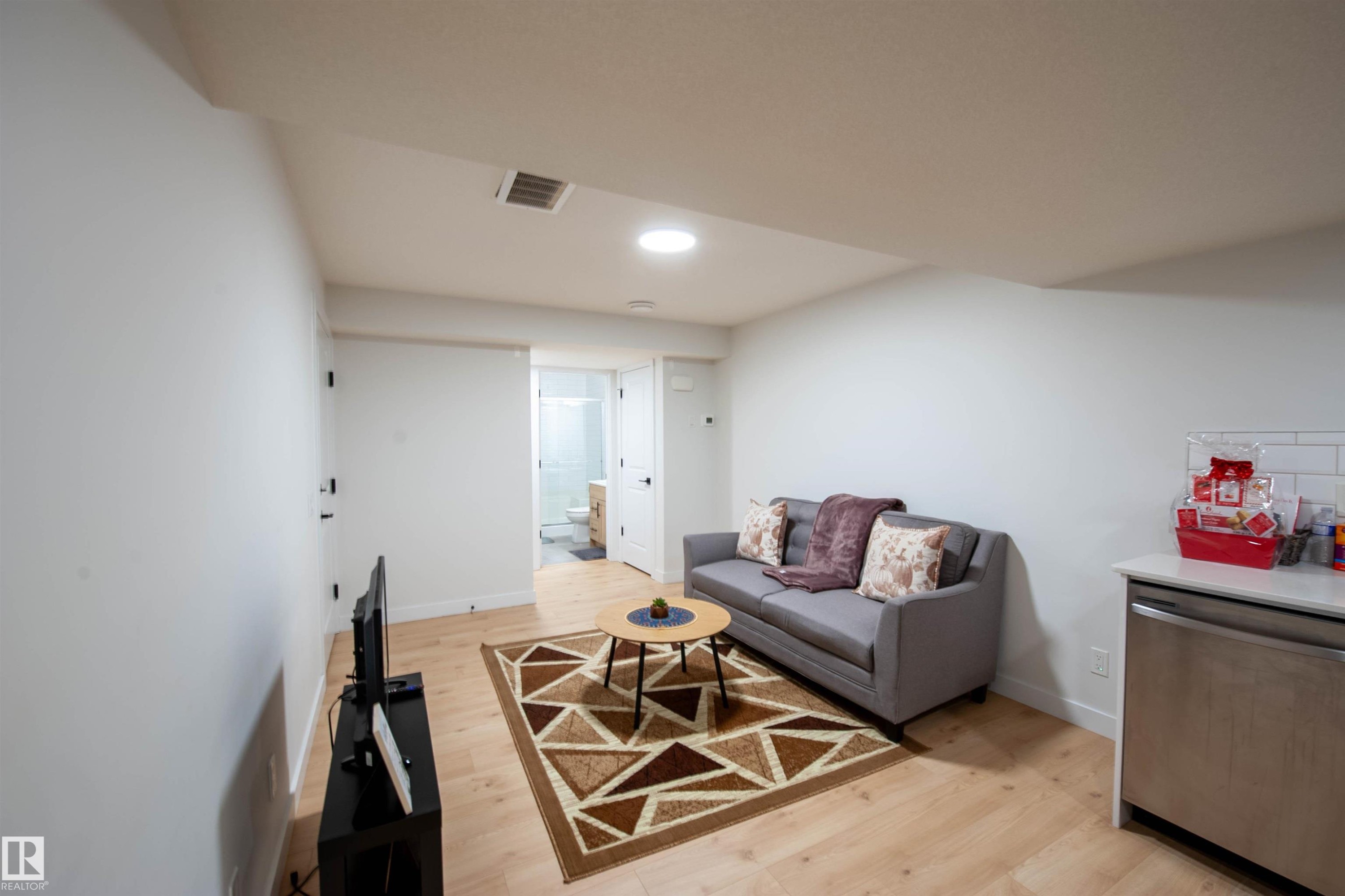 3453 Craig Landing, Edmonton, AB - Indoor