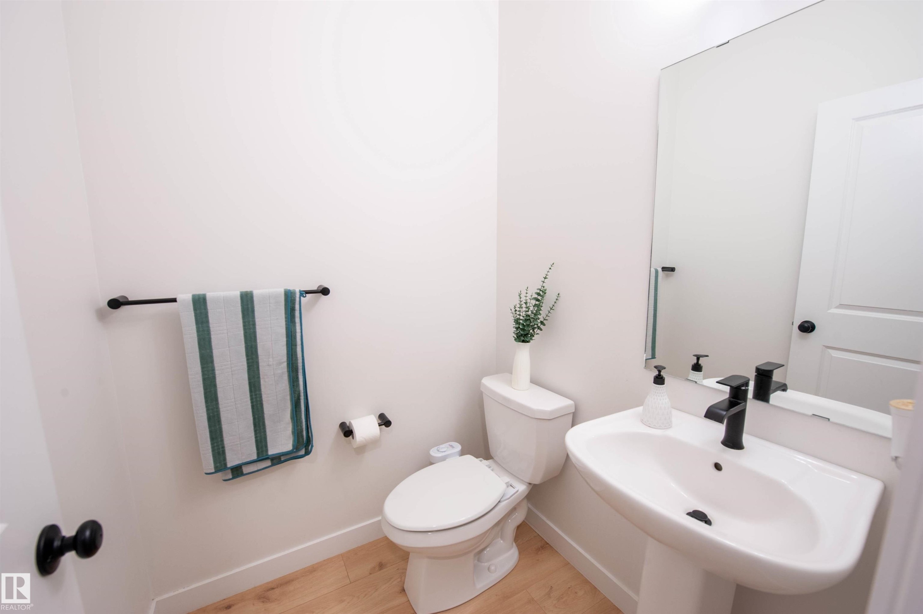 3453 Craig Landing, Edmonton, AB - Indoor Photo Showing Bathroom