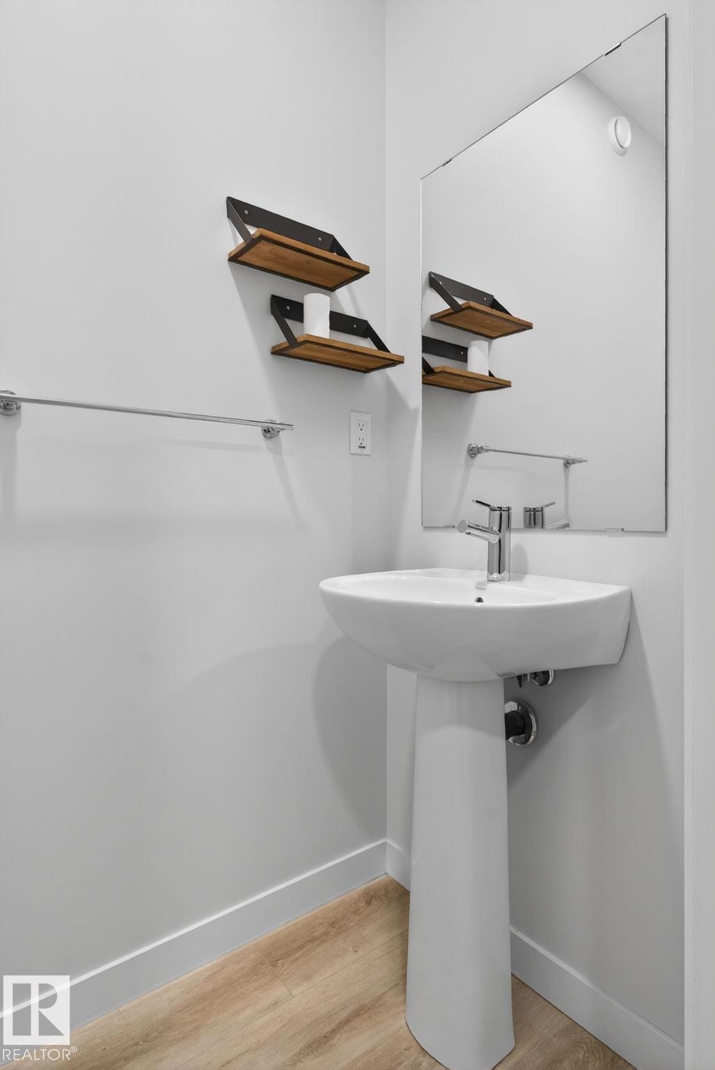 9125 Pear Drive, Edmonton, AB - Indoor Photo Showing Bathroom