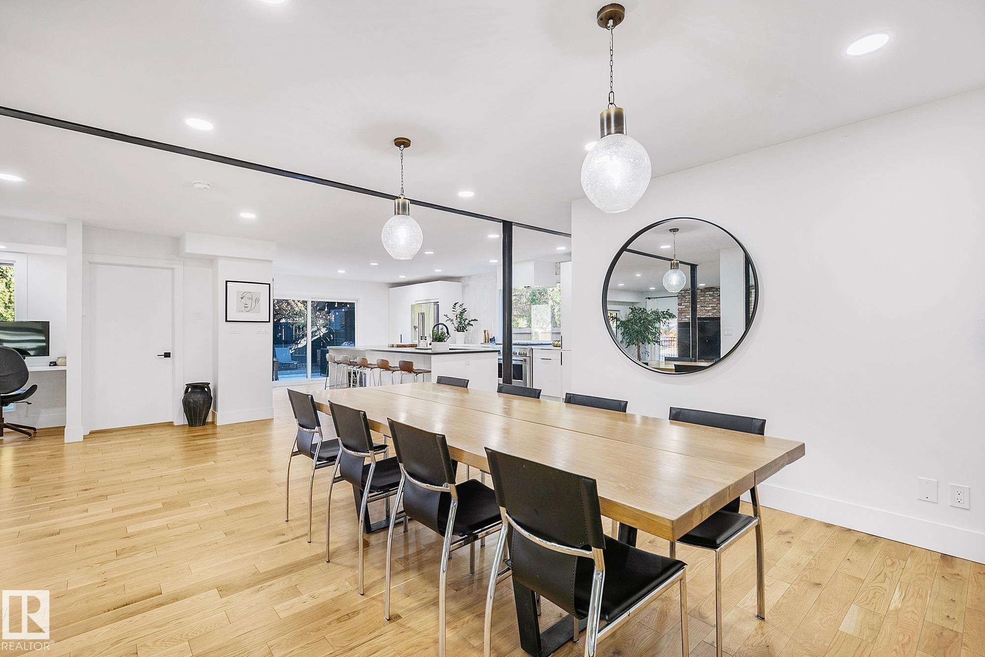 100 Wolf Willow Crescent, Edmonton, AB - Indoor Photo Showing Dining Room