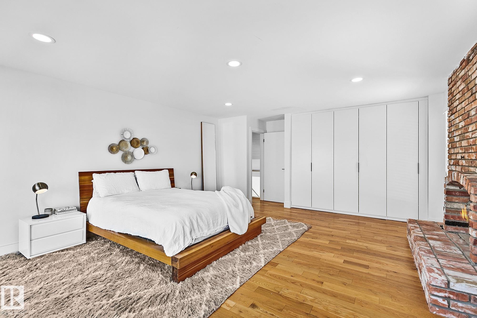 100 Wolf Willow Crescent, Edmonton, AB - Indoor Photo Showing Bedroom