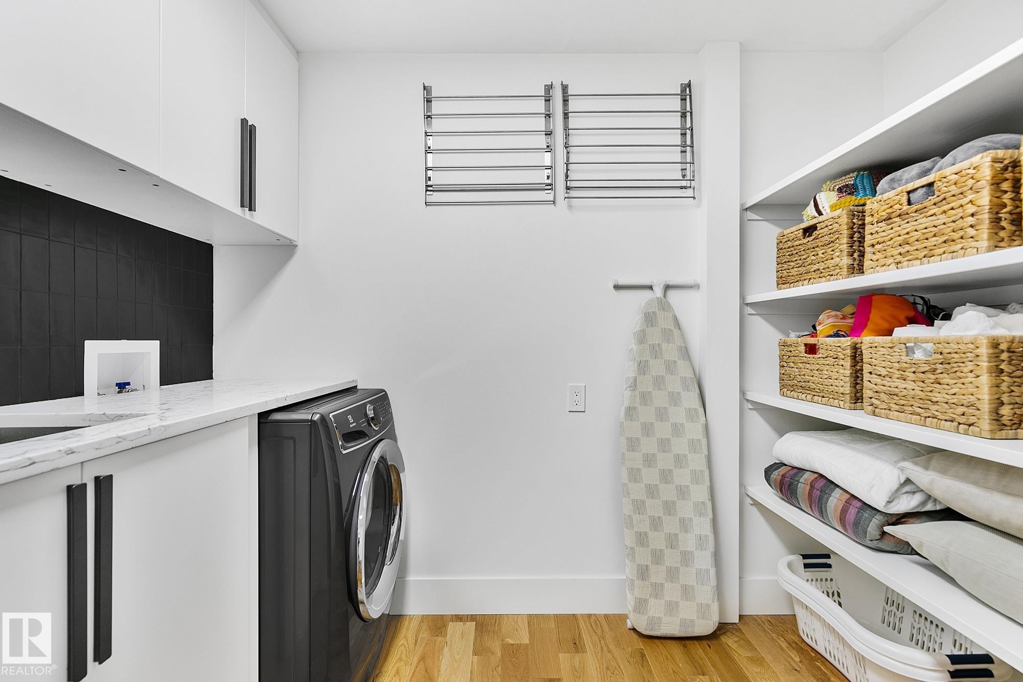 100 Wolf Willow Crescent, Edmonton, AB - Indoor Photo Showing Laundry Room