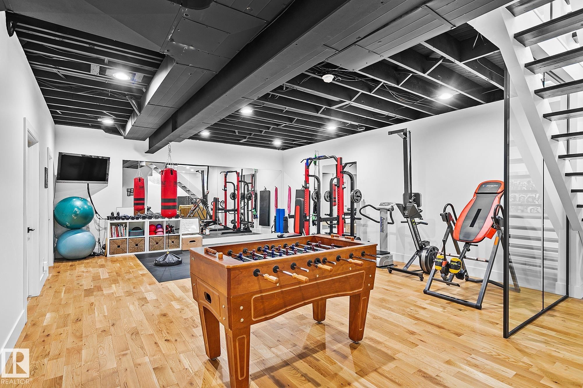 100 Wolf Willow Crescent, Edmonton, AB - Indoor Photo Showing Other Room