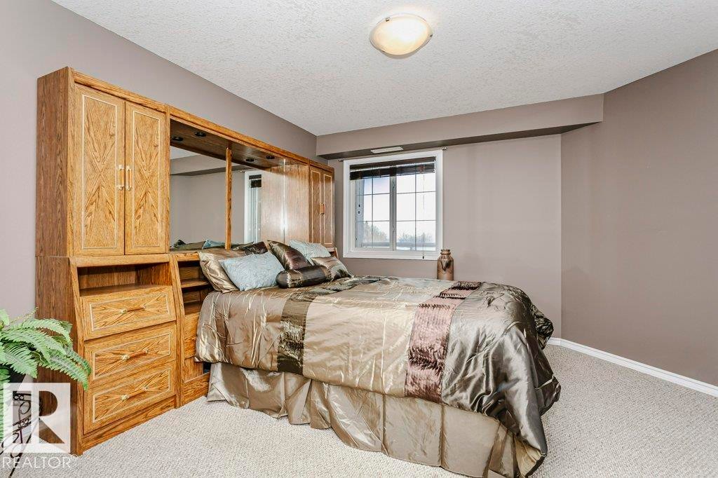 325 7801 Golf Course Road, Stony Plain, AB - Indoor Photo Showing Bedroom