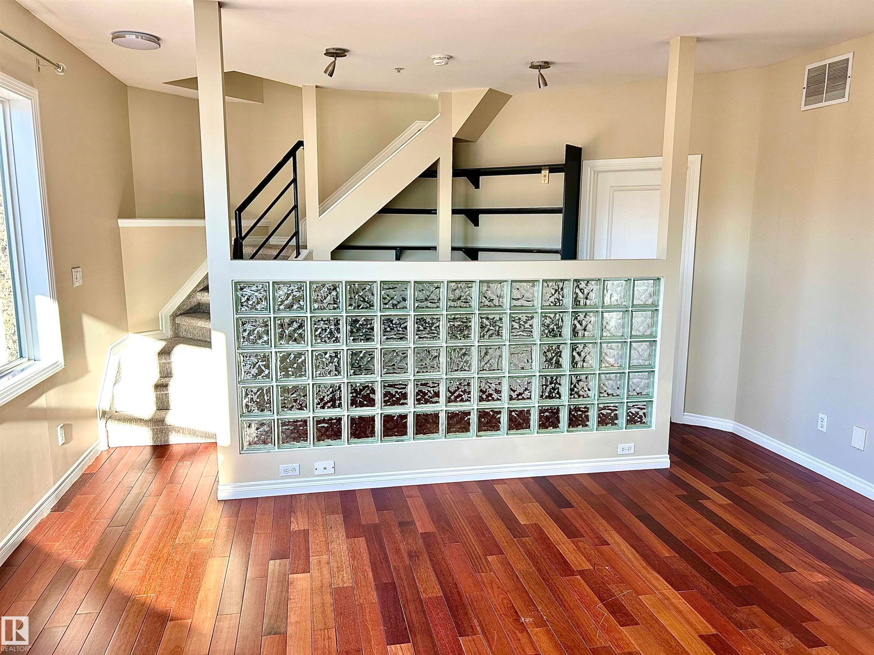 213 10939 82 Avenue, Edmonton, AB - Indoor Photo Showing Other Room