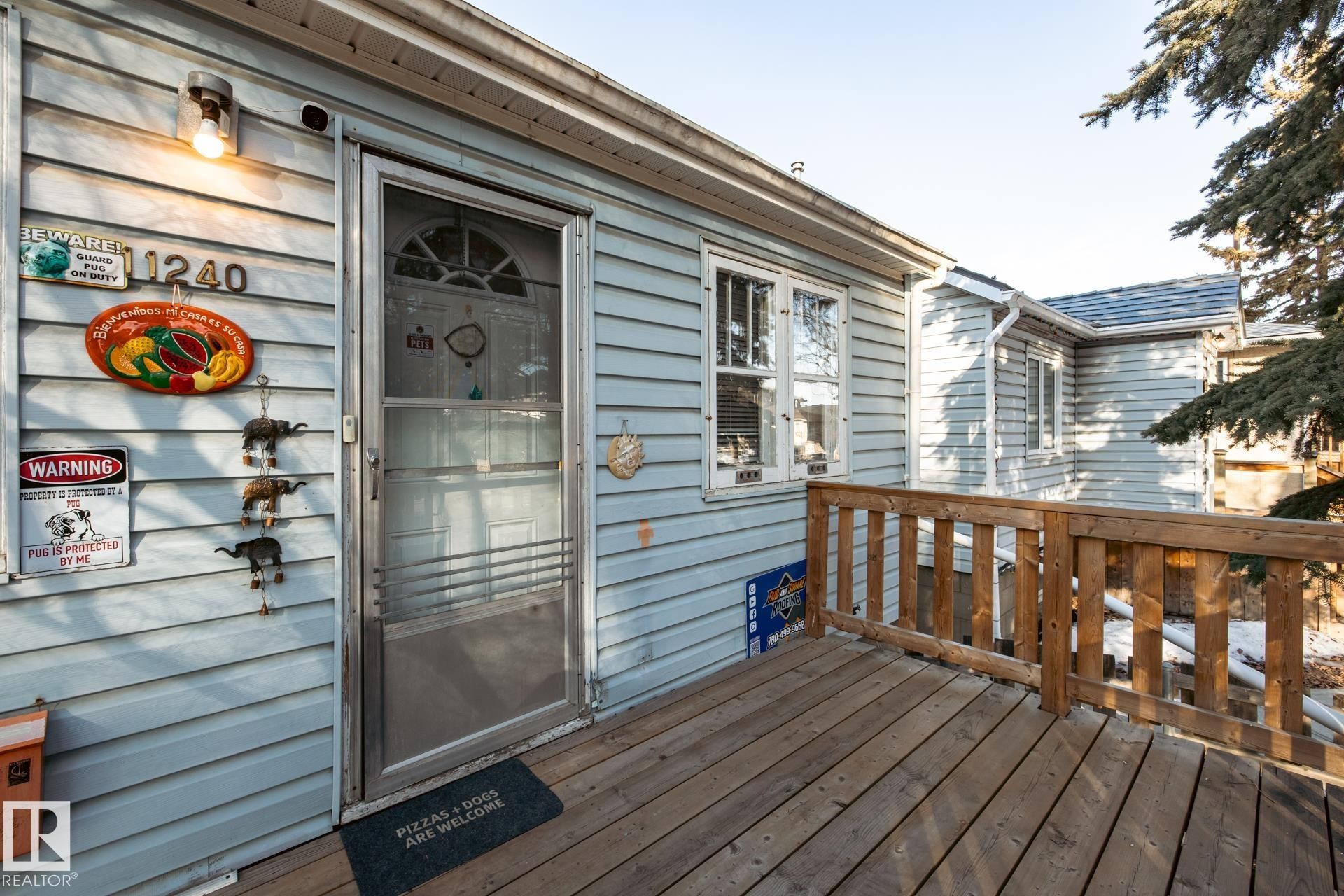 View of wooden terrace - 11240 84 Street, Edmonton, AB - Outdoor