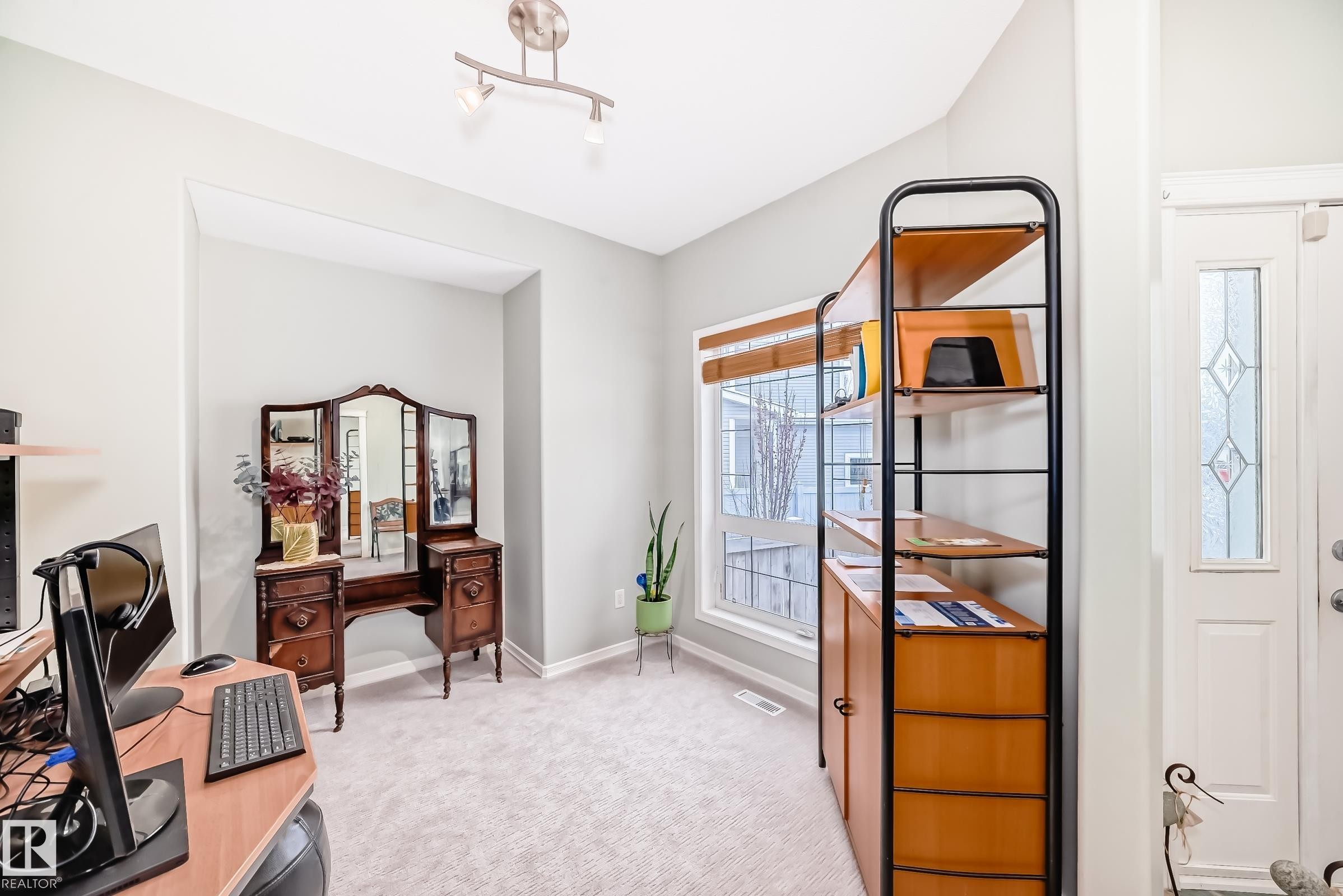 576 Glenwright Crescent, Edmonton, AB - Indoor