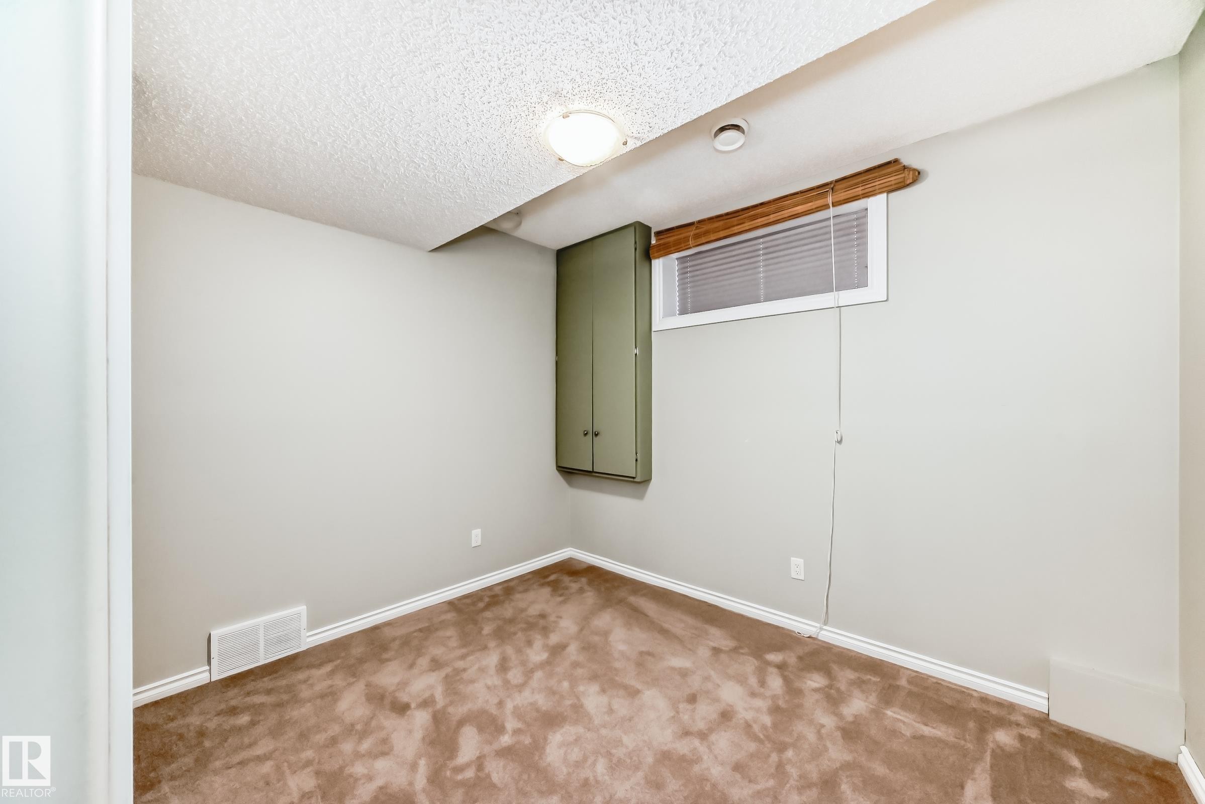 576 Glenwright Crescent, Edmonton, AB - Indoor Photo Showing Other Room