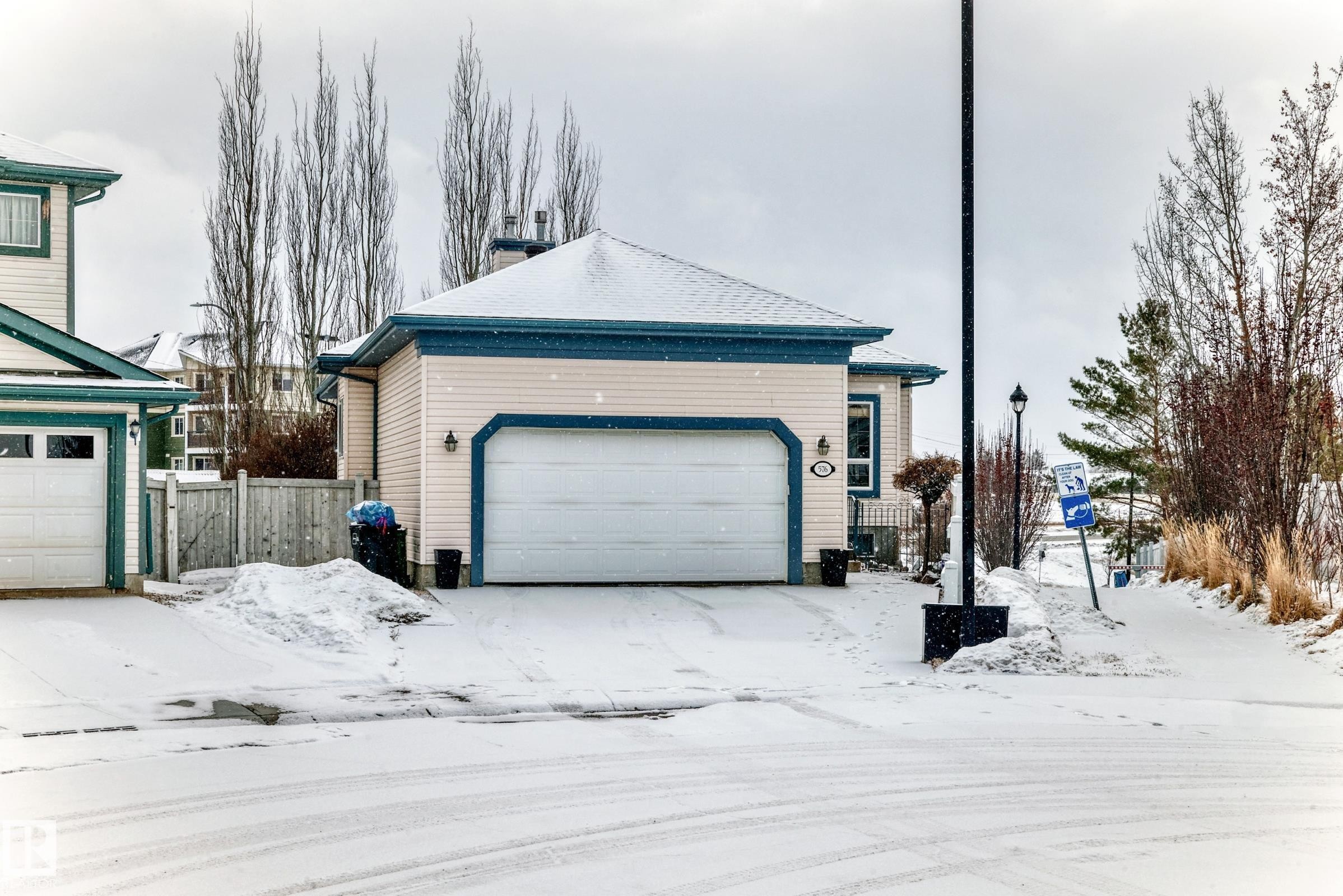 576 Glenwright Crescent, Edmonton, AB - Outdoor
