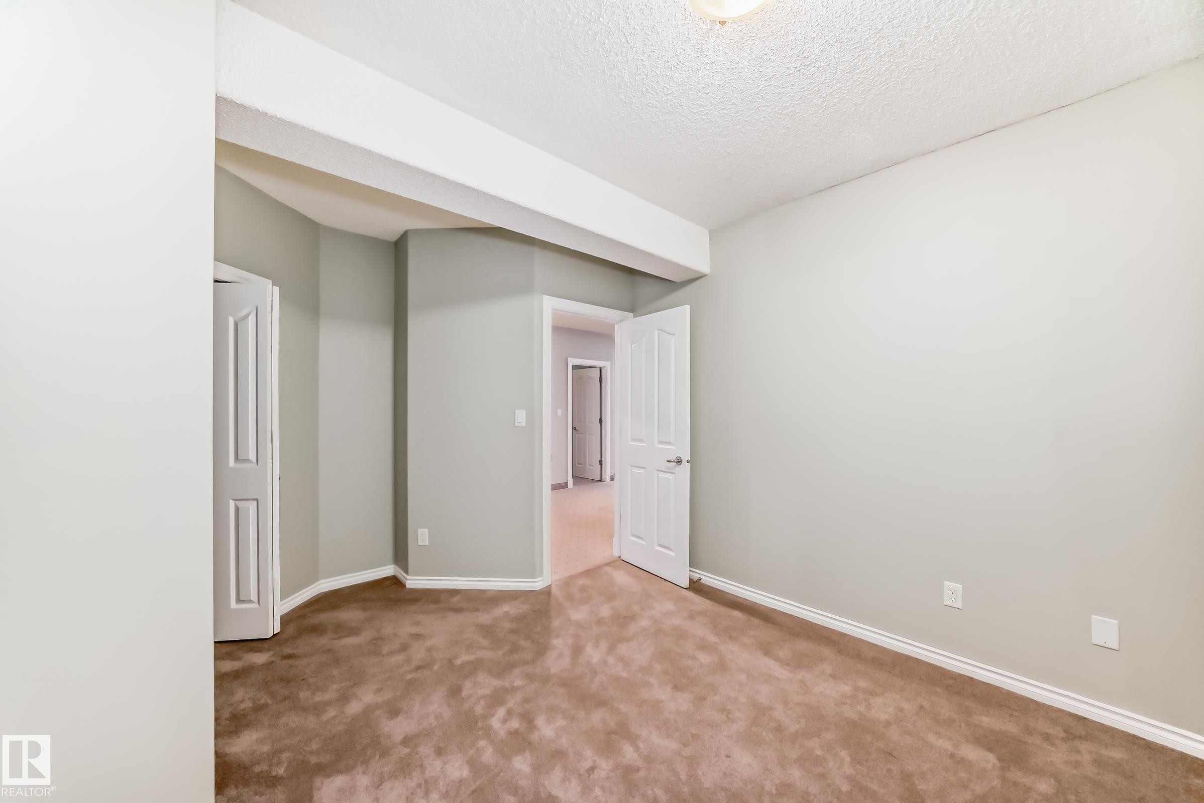 576 Glenwright Crescent, Edmonton, AB - Indoor Photo Showing Other Room