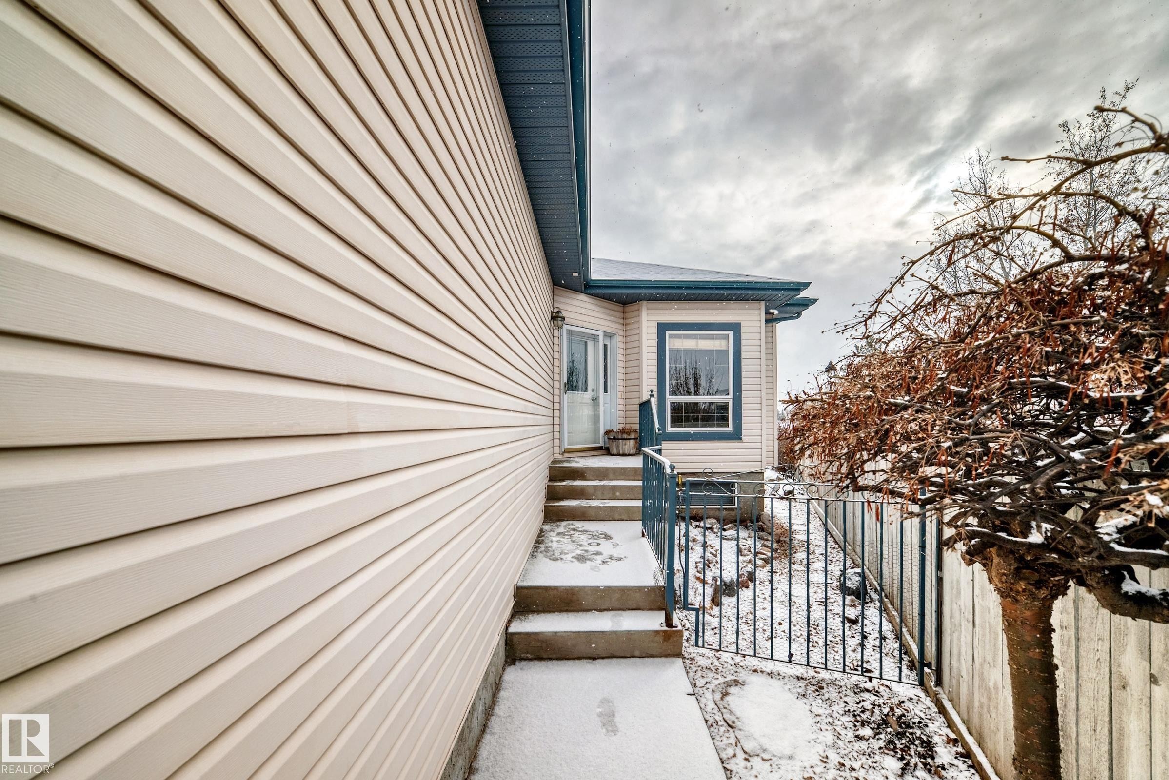 576 Glenwright Crescent, Edmonton, AB - Outdoor