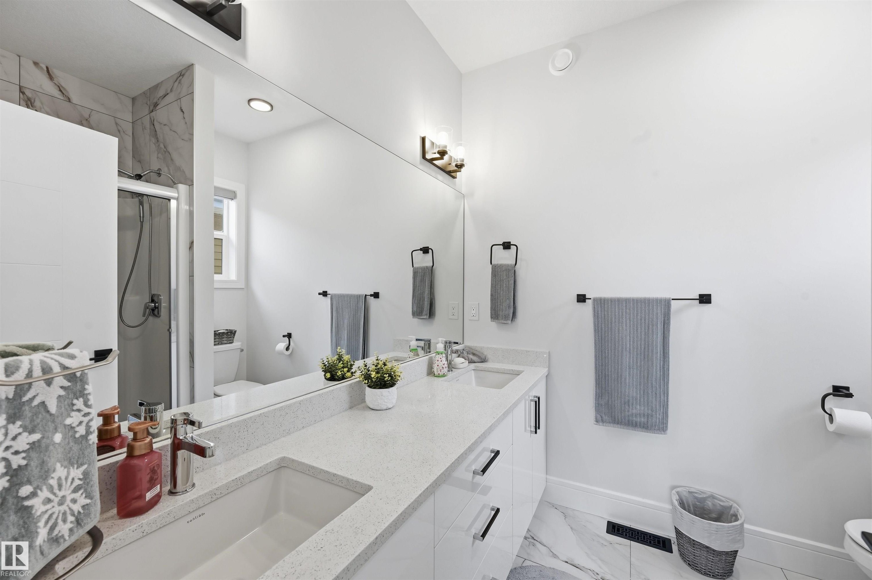 10909 151 Street, Edmonton, AB - Indoor Photo Showing Bathroom