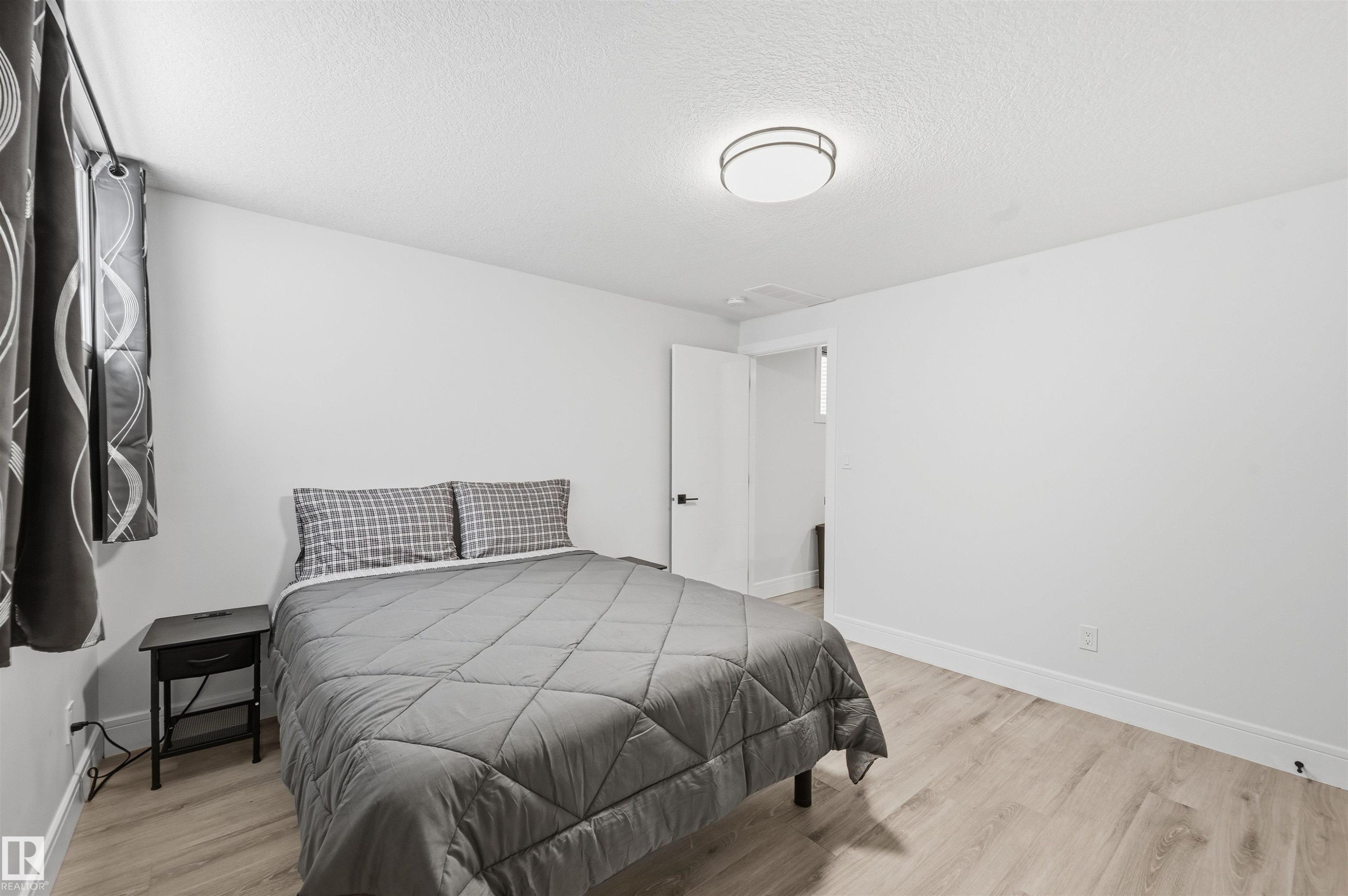10909 151 Street, Edmonton, AB - Indoor Photo Showing Bedroom
