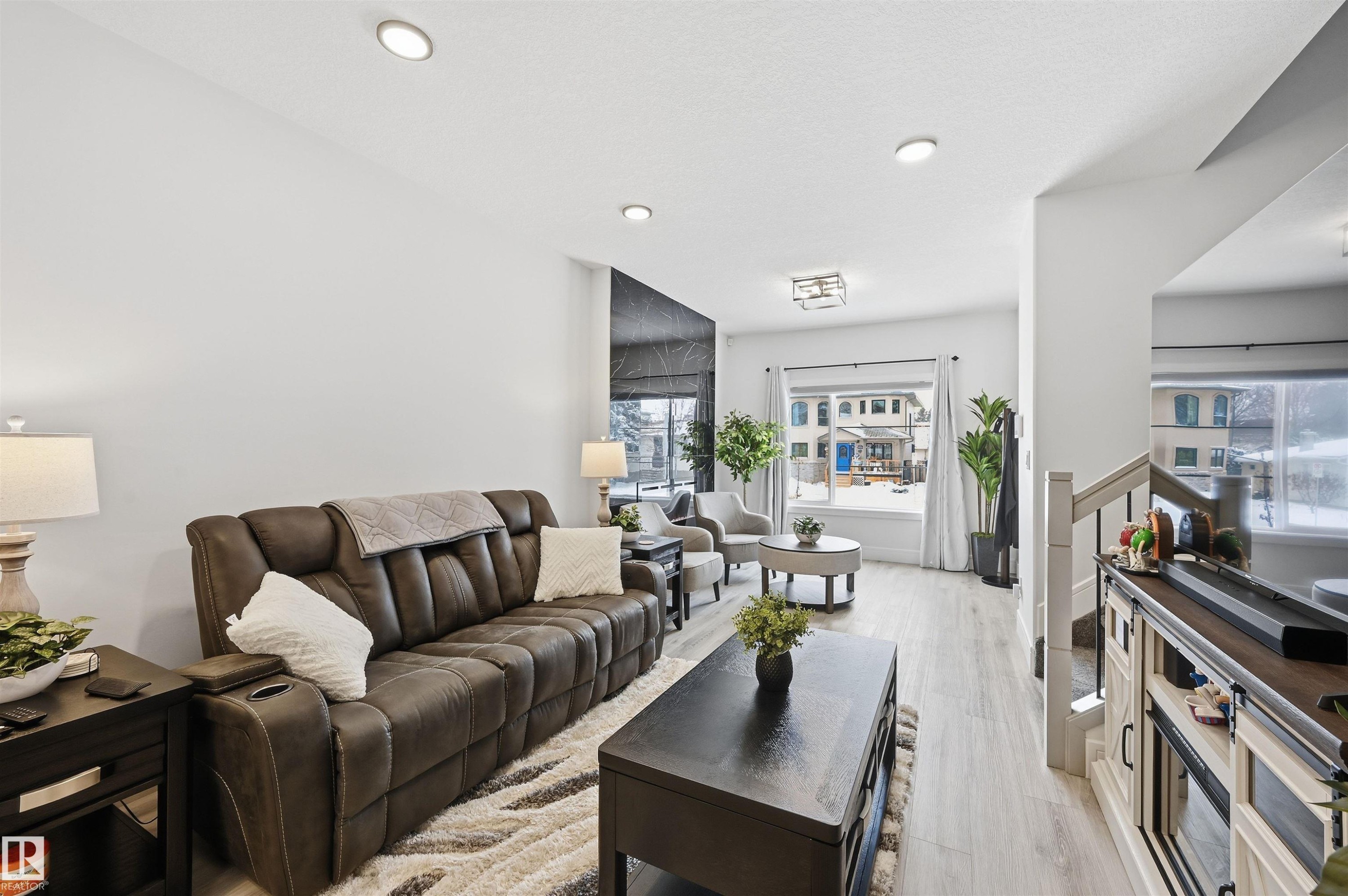 10909 151 Street, Edmonton, AB - Indoor Photo Showing Living Room