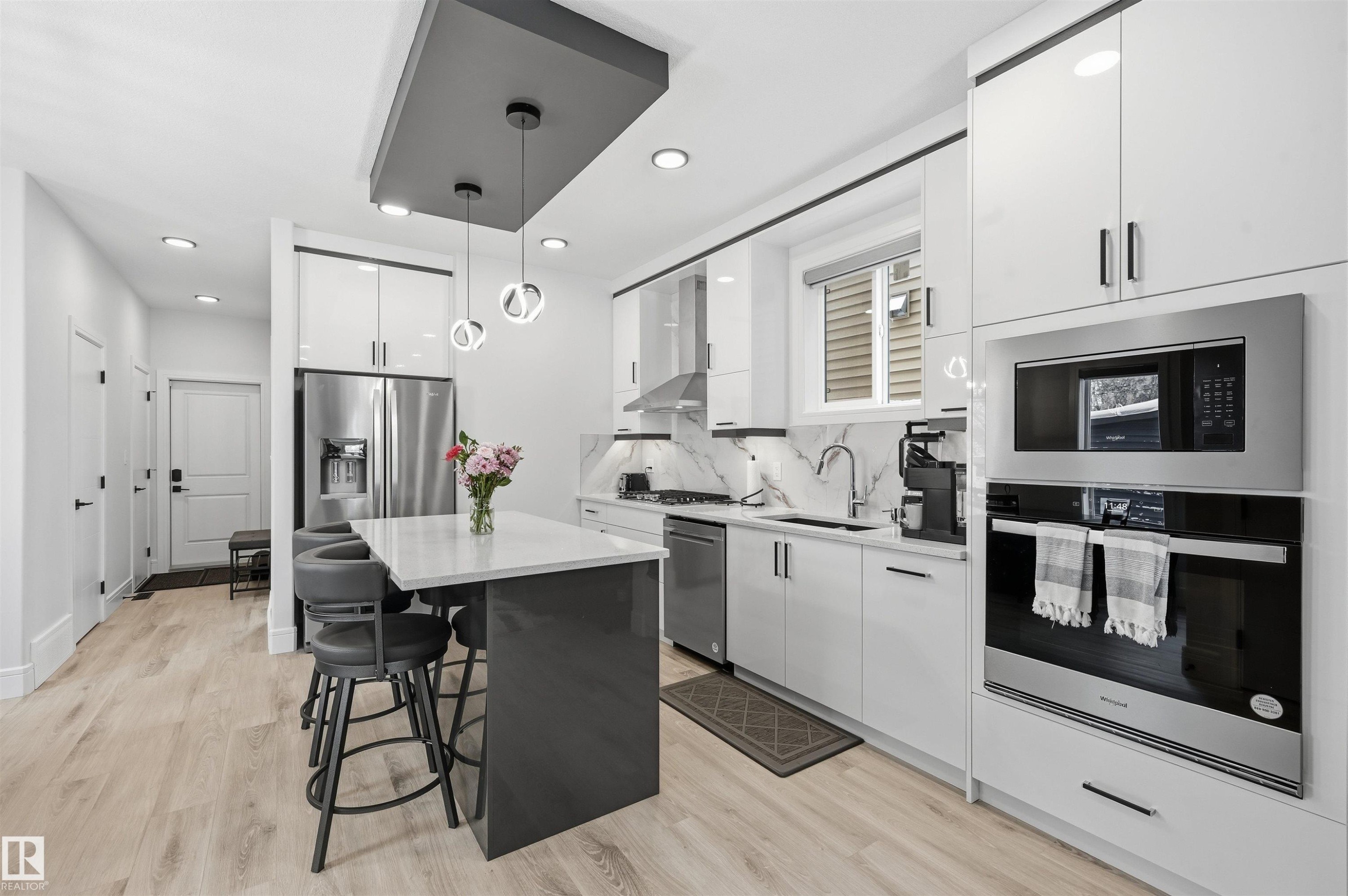 10909 151 Street, Edmonton, AB - Indoor Photo Showing Kitchen With Upgraded Kitchen