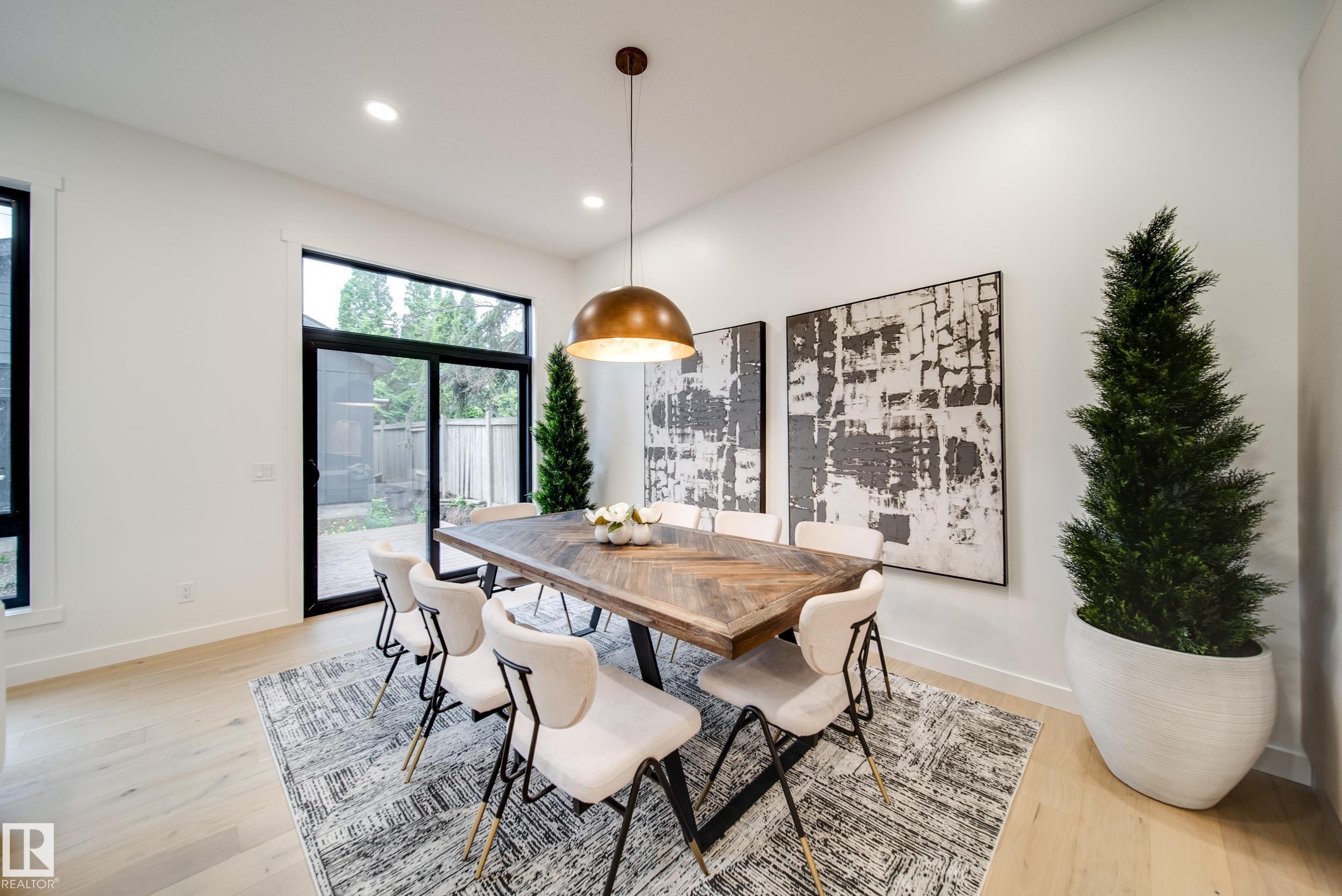 40A Valleyview Crescent, Edmonton, AB - Indoor Photo Showing Dining Room