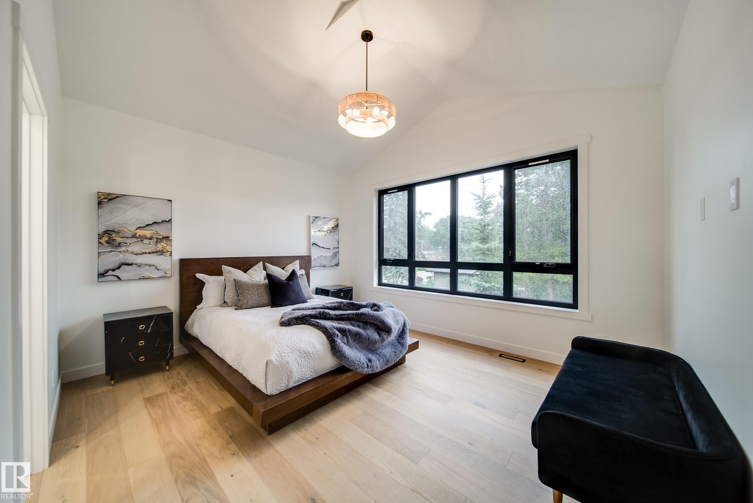 40A Valleyview Crescent, Edmonton, AB - Indoor Photo Showing Bedroom