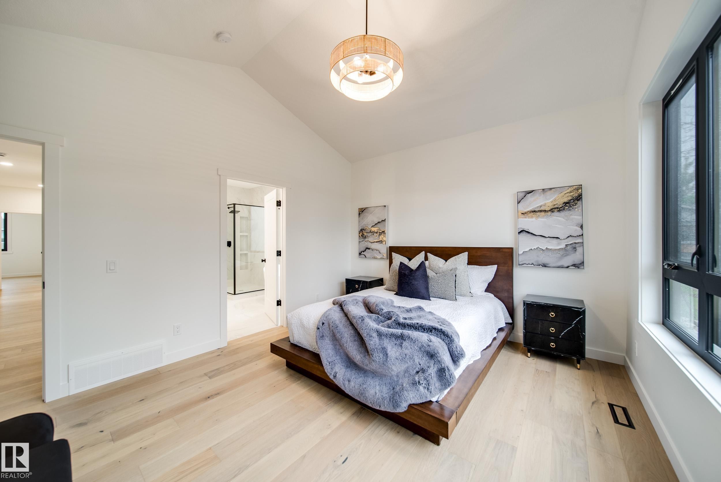 40A Valleyview Crescent, Edmonton, AB - Indoor Photo Showing Bedroom