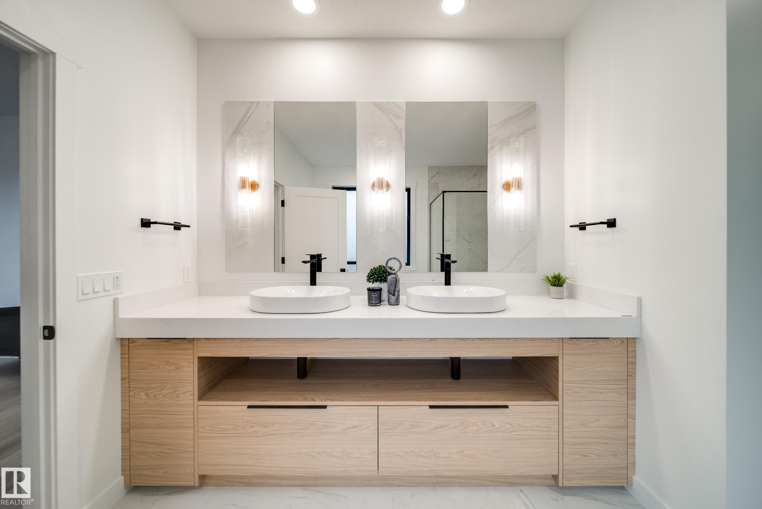 40A Valleyview Crescent, Edmonton, AB - Indoor Photo Showing Bathroom