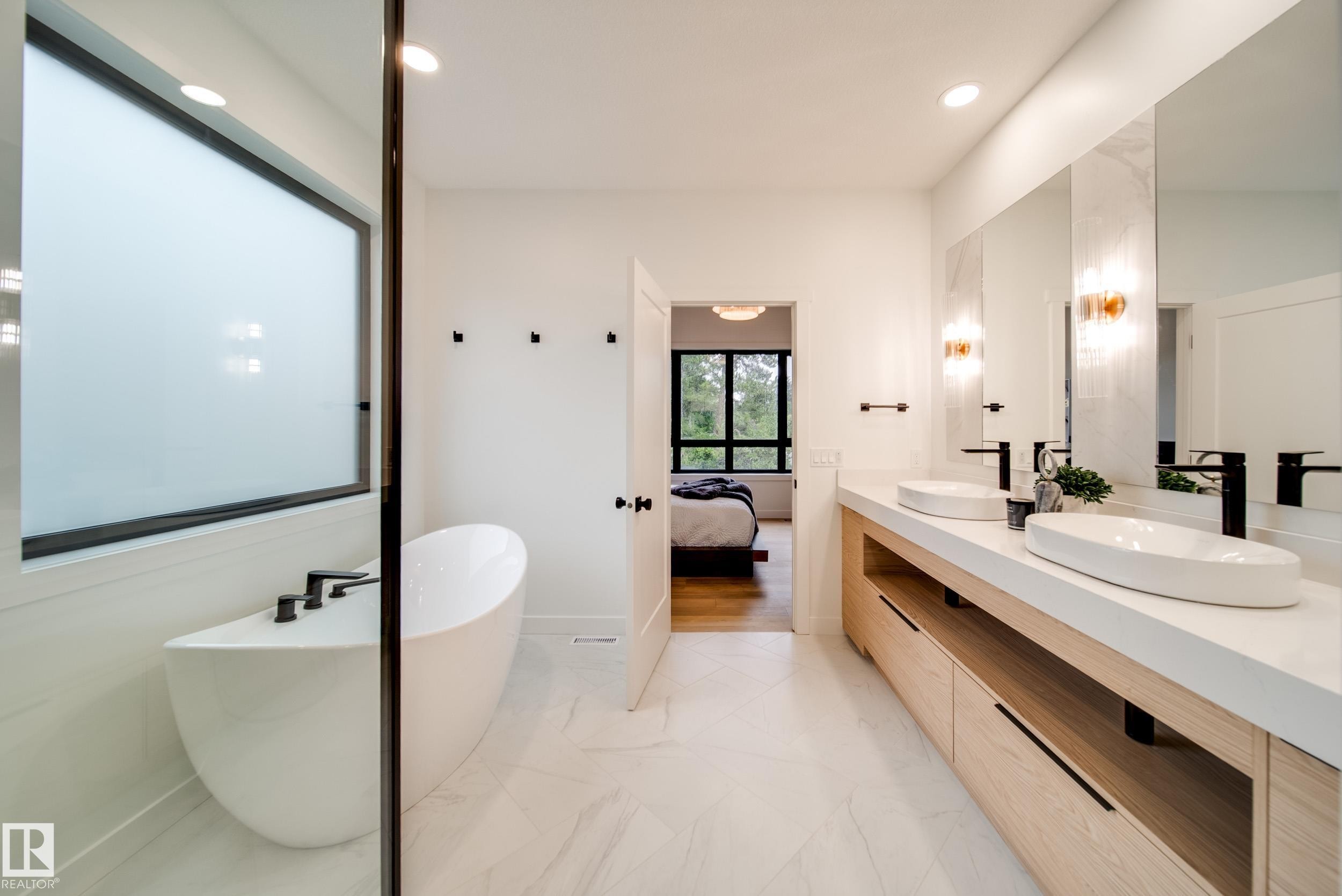 40A Valleyview Crescent, Edmonton, AB - Indoor Photo Showing Bathroom