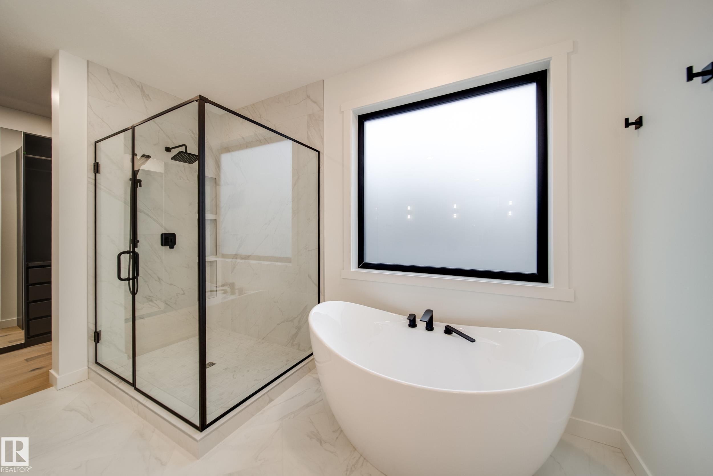40A Valleyview Crescent, Edmonton, AB - Indoor Photo Showing Bathroom