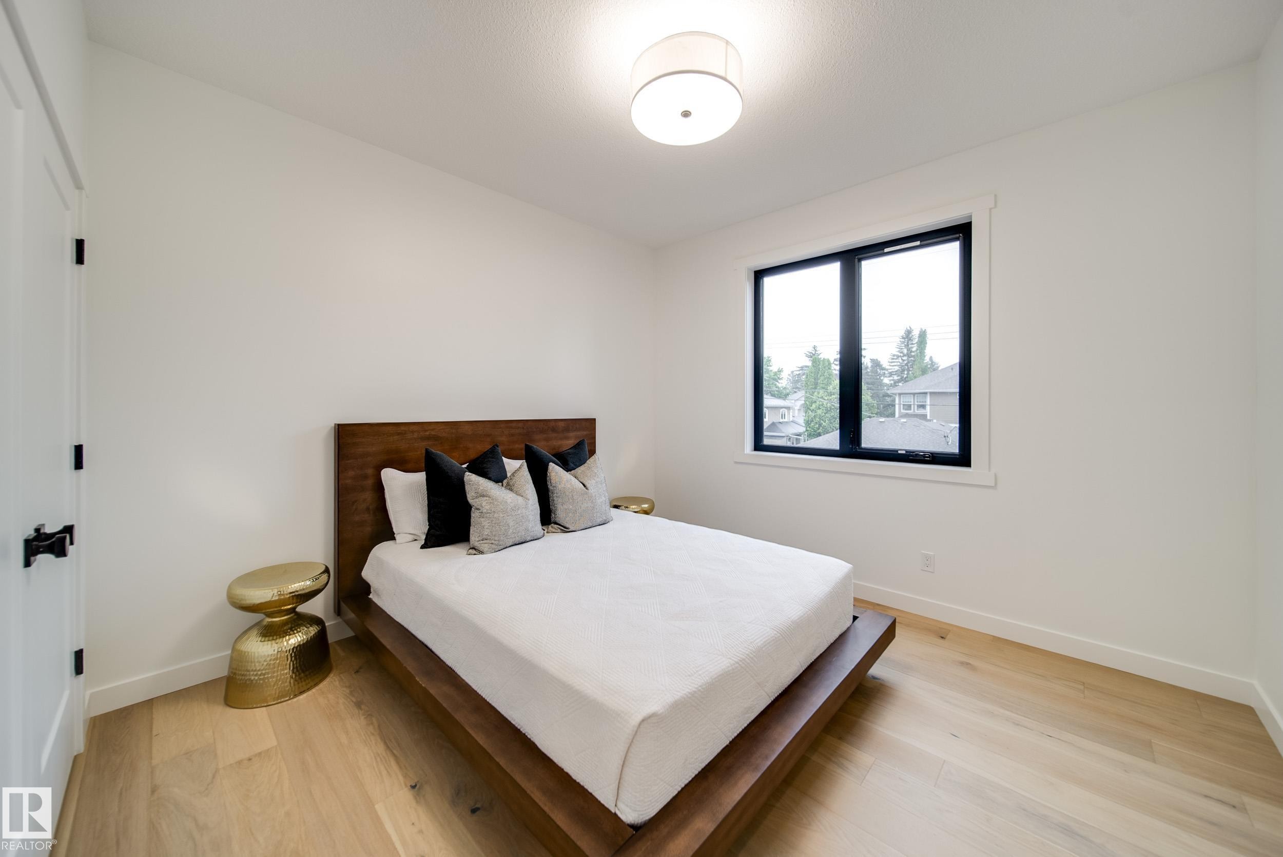 40A Valleyview Crescent, Edmonton, AB - Indoor Photo Showing Bedroom