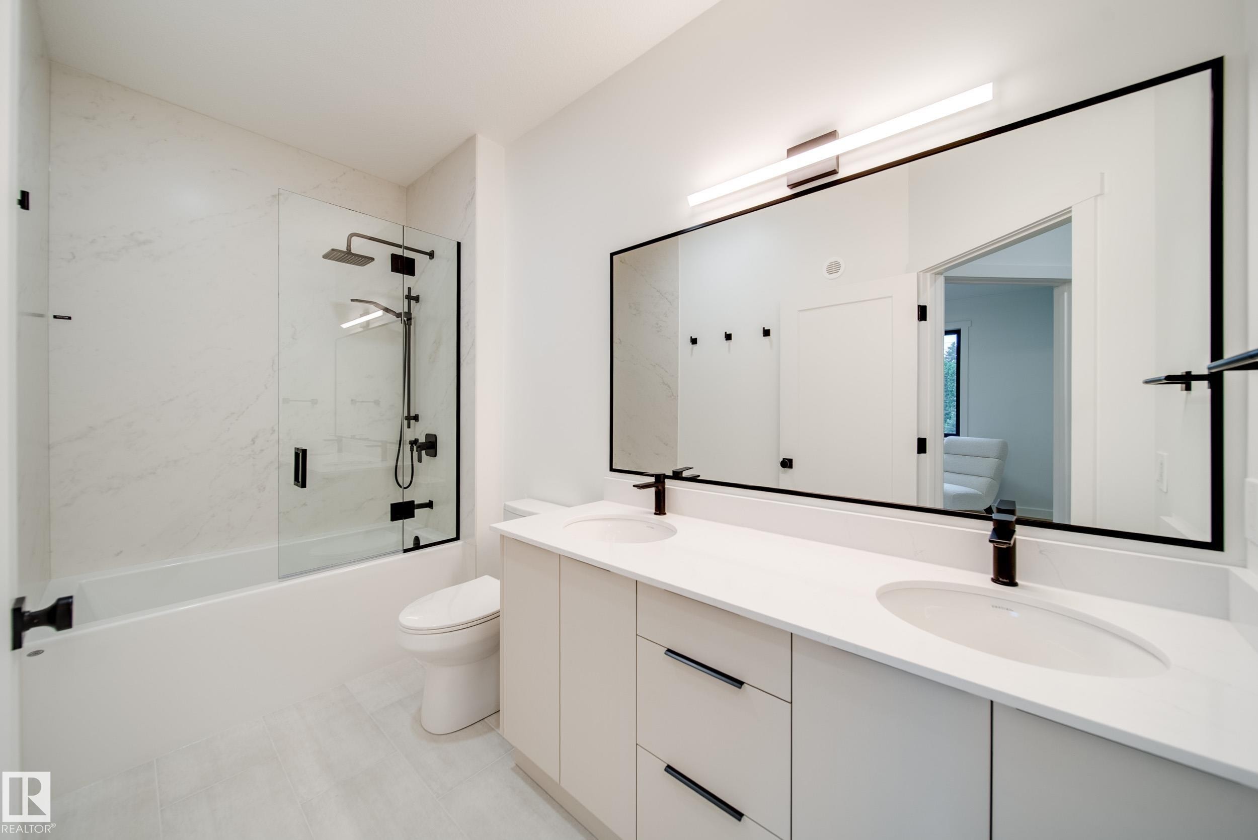 40A Valleyview Crescent, Edmonton, AB - Indoor Photo Showing Bathroom