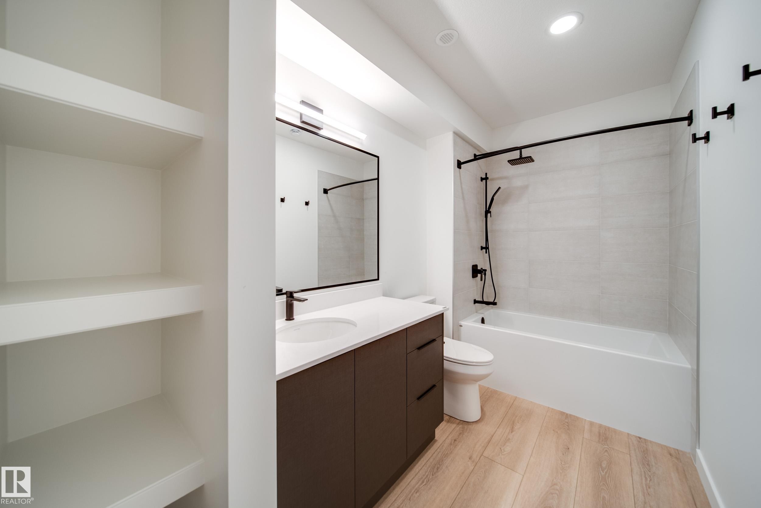 40A Valleyview Crescent, Edmonton, AB - Indoor Photo Showing Bathroom